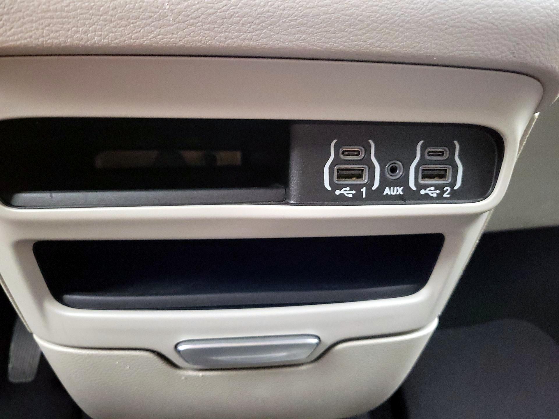 Thumbnail: 2023 Chrysler Pacifica - 18