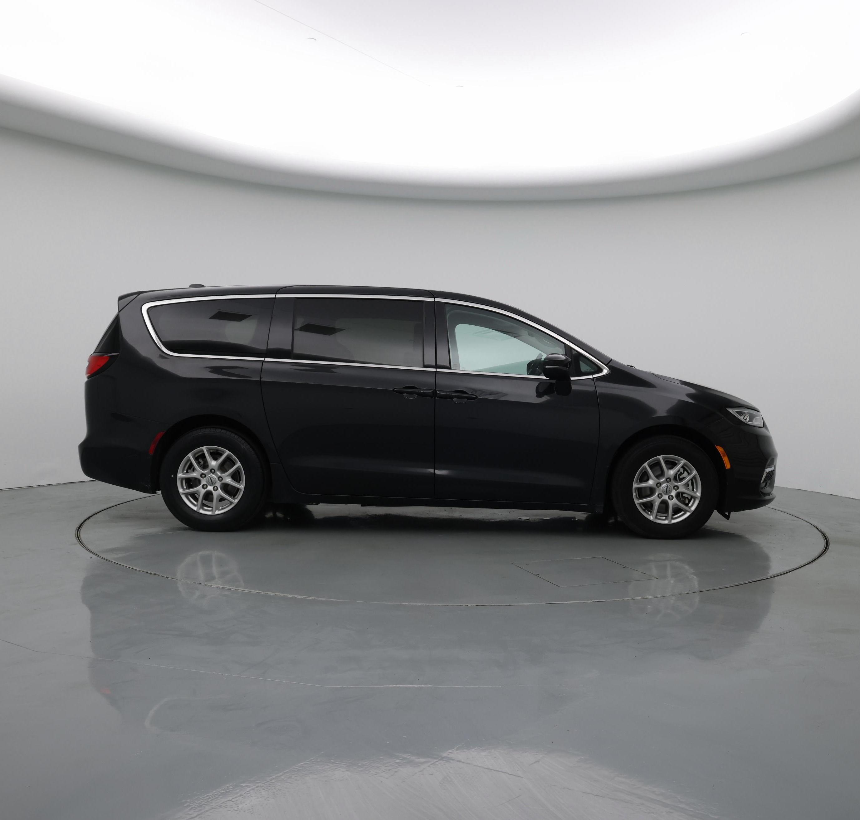 Thumbnail: 2023 Chrysler Pacifica - 7