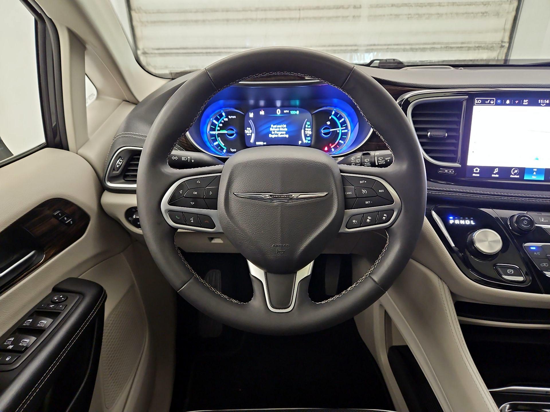 Thumbnail: 2023 Chrysler Pacifica - 10