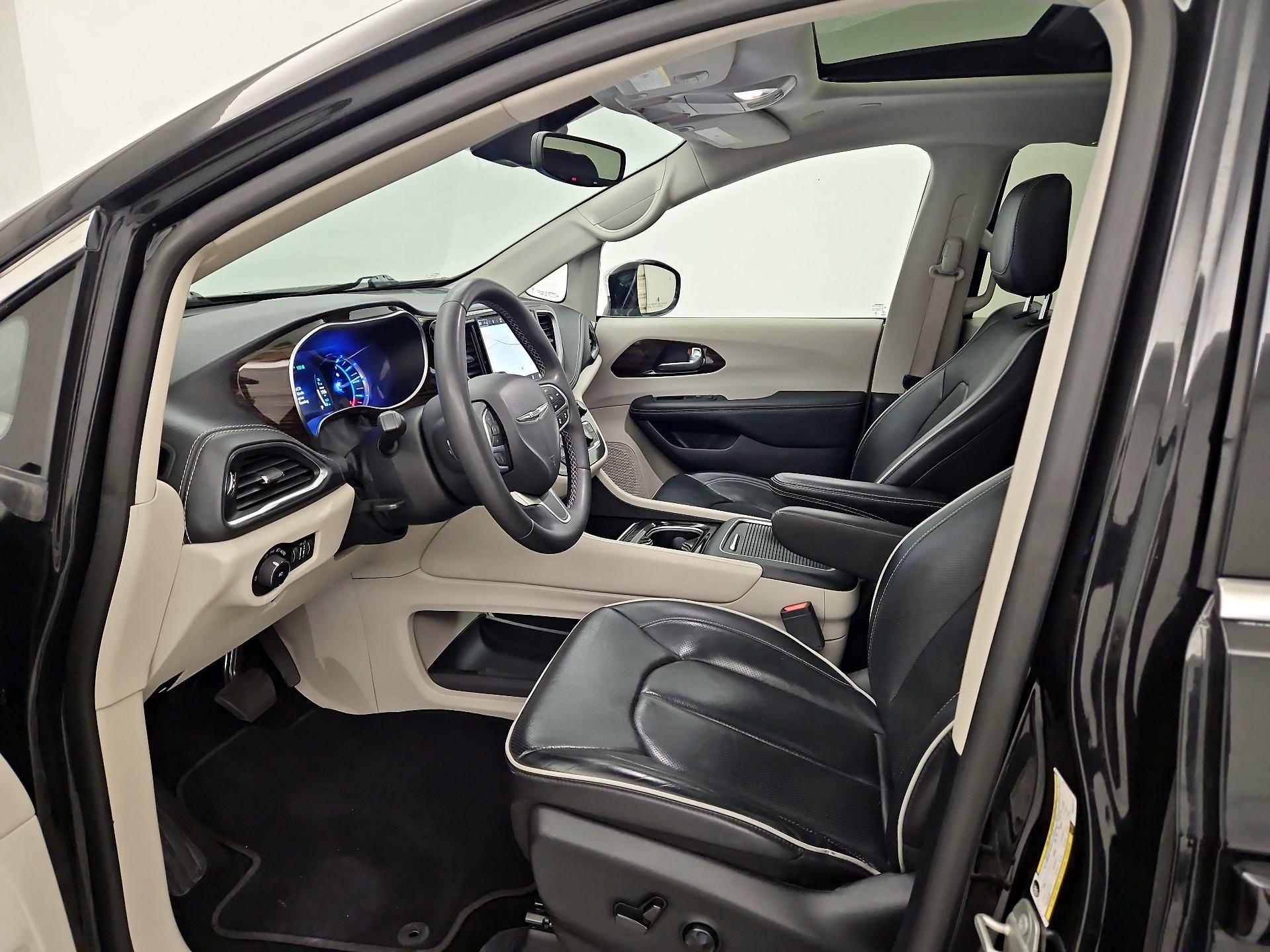 Thumbnail: 2023 Chrysler Pacifica - 11