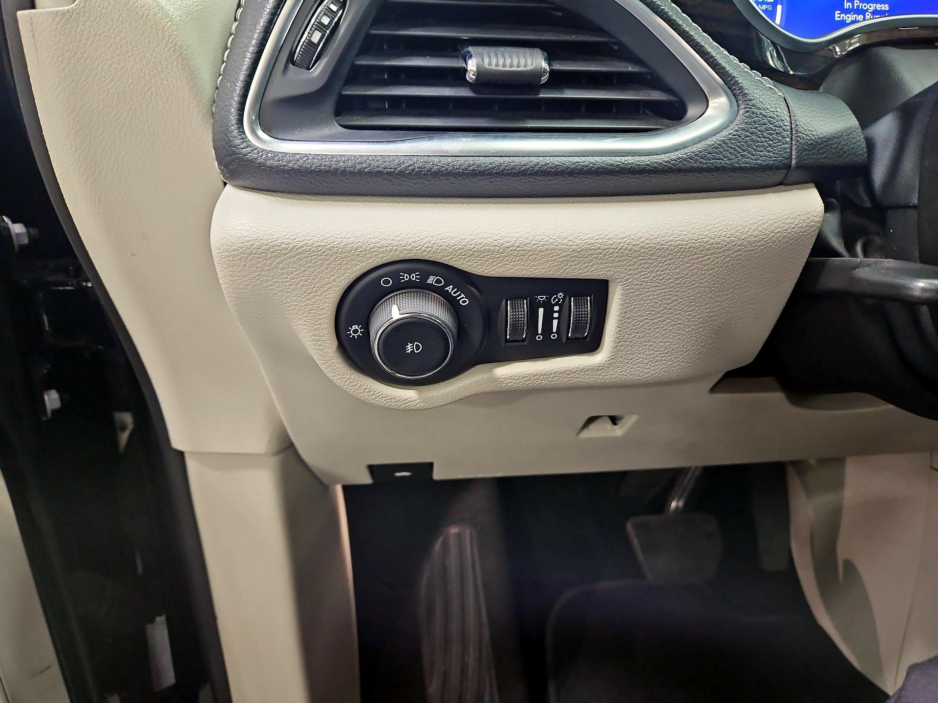 Thumbnail: 2023 Chrysler Pacifica - 13
