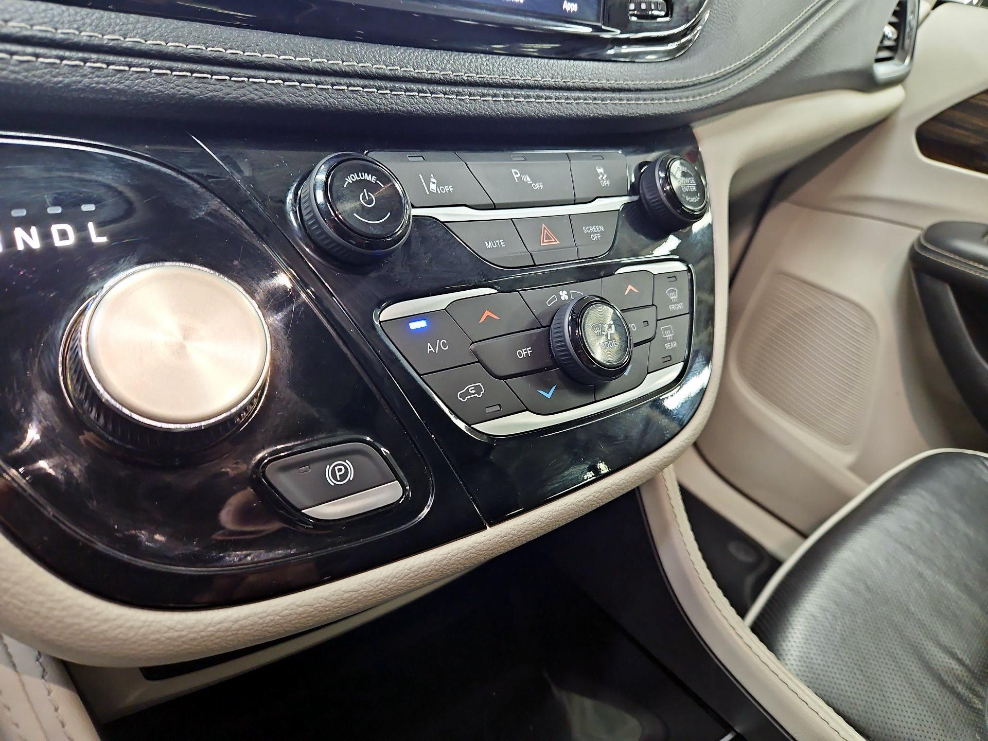 Thumbnail: 2023 Chrysler Pacifica - 17