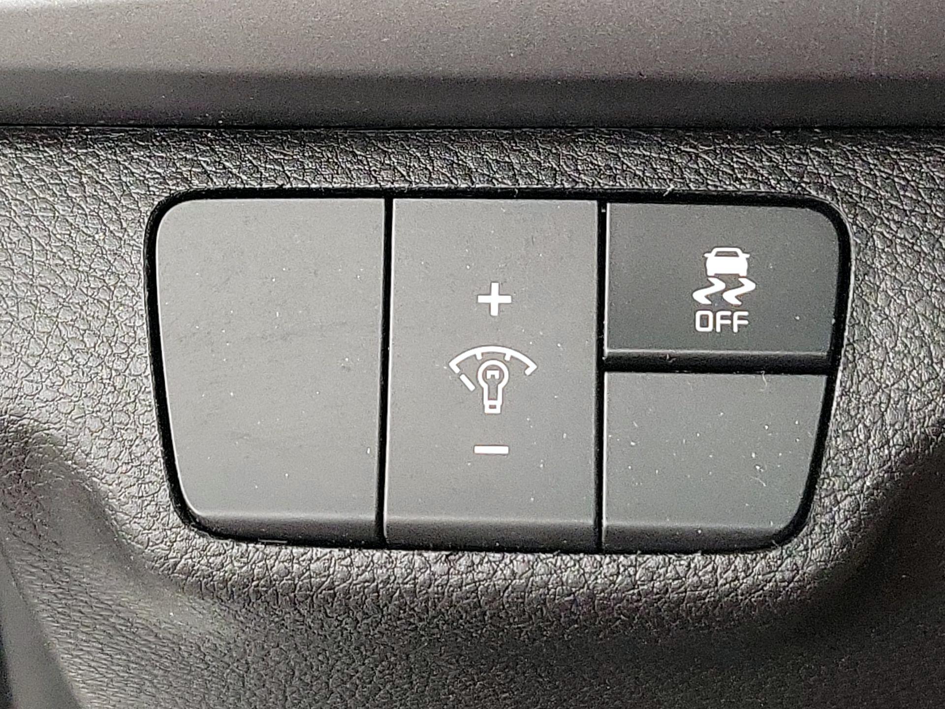 Thumbnail: 2023 Kia Rio - 13