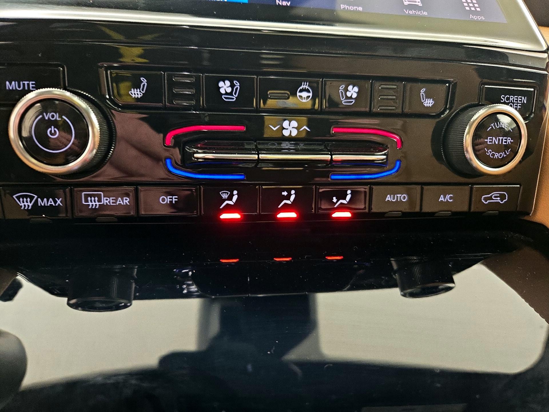 Thumbnail: 2022 Jeep Grand Cherokee - 17