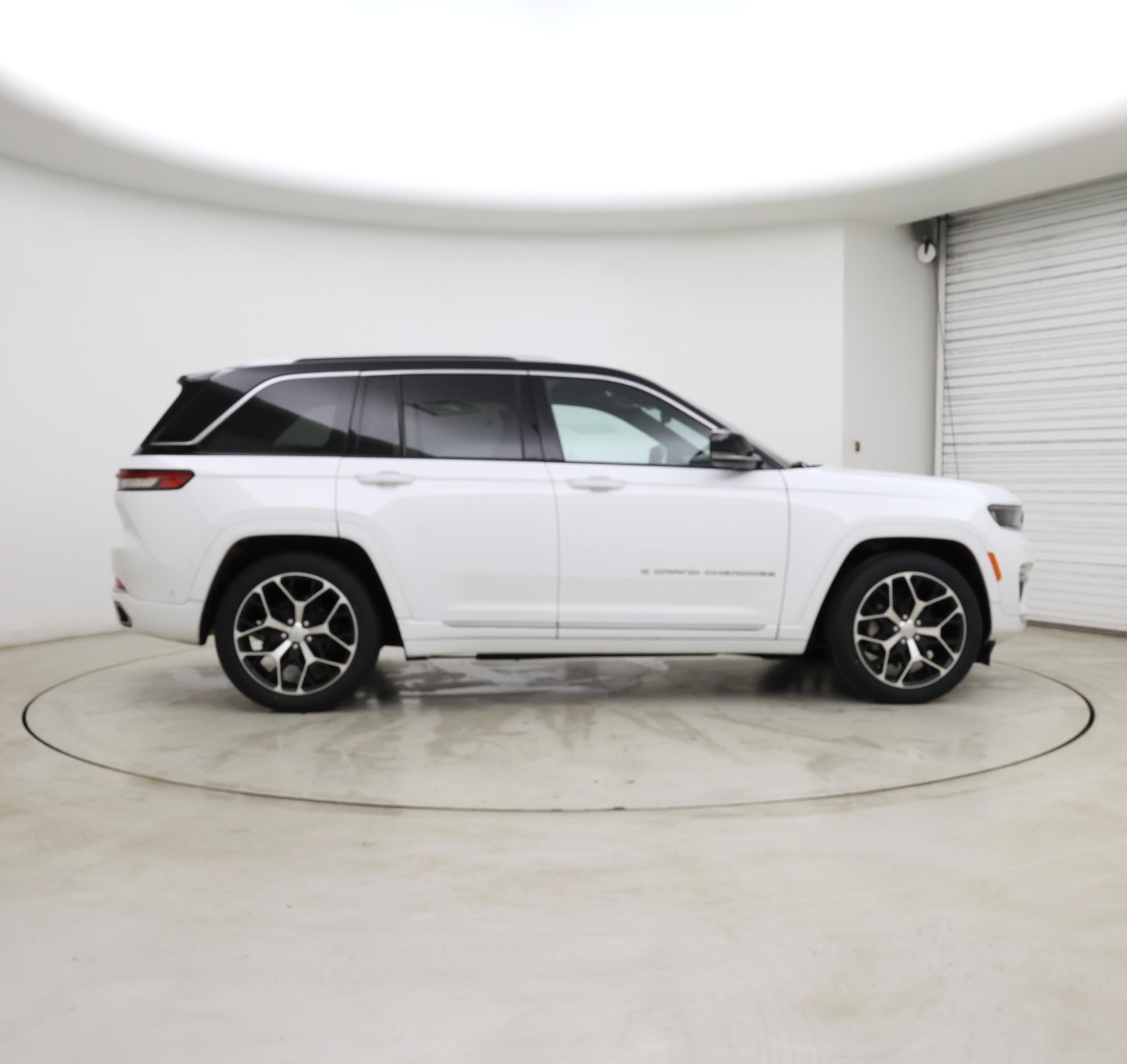 Thumbnail: 2022 Jeep Grand Cherokee - 7