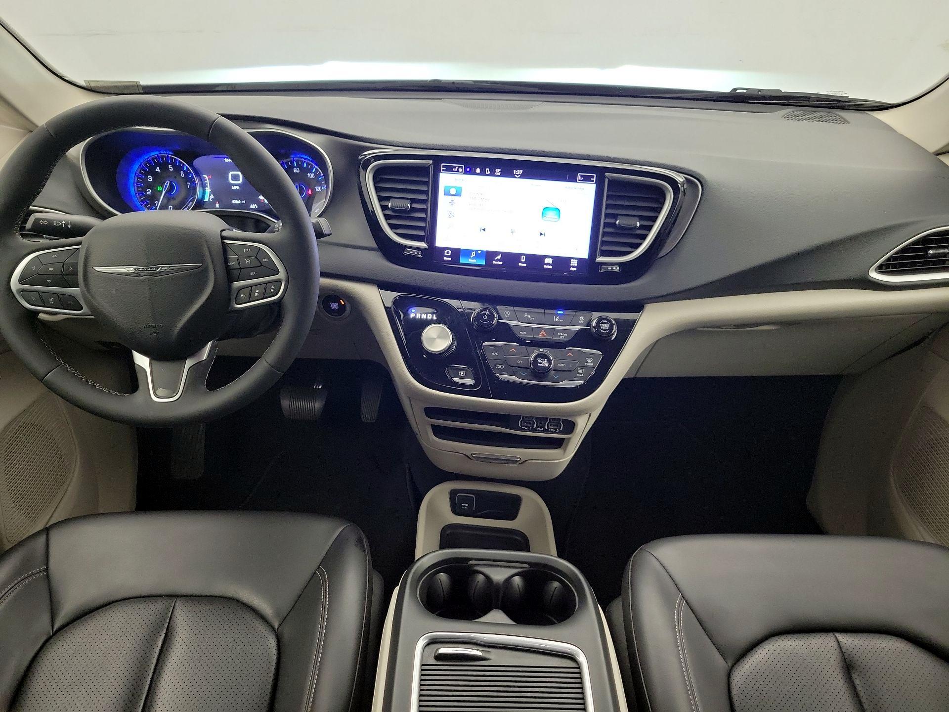 Thumbnail: 2023 Chrysler Pacifica - 9