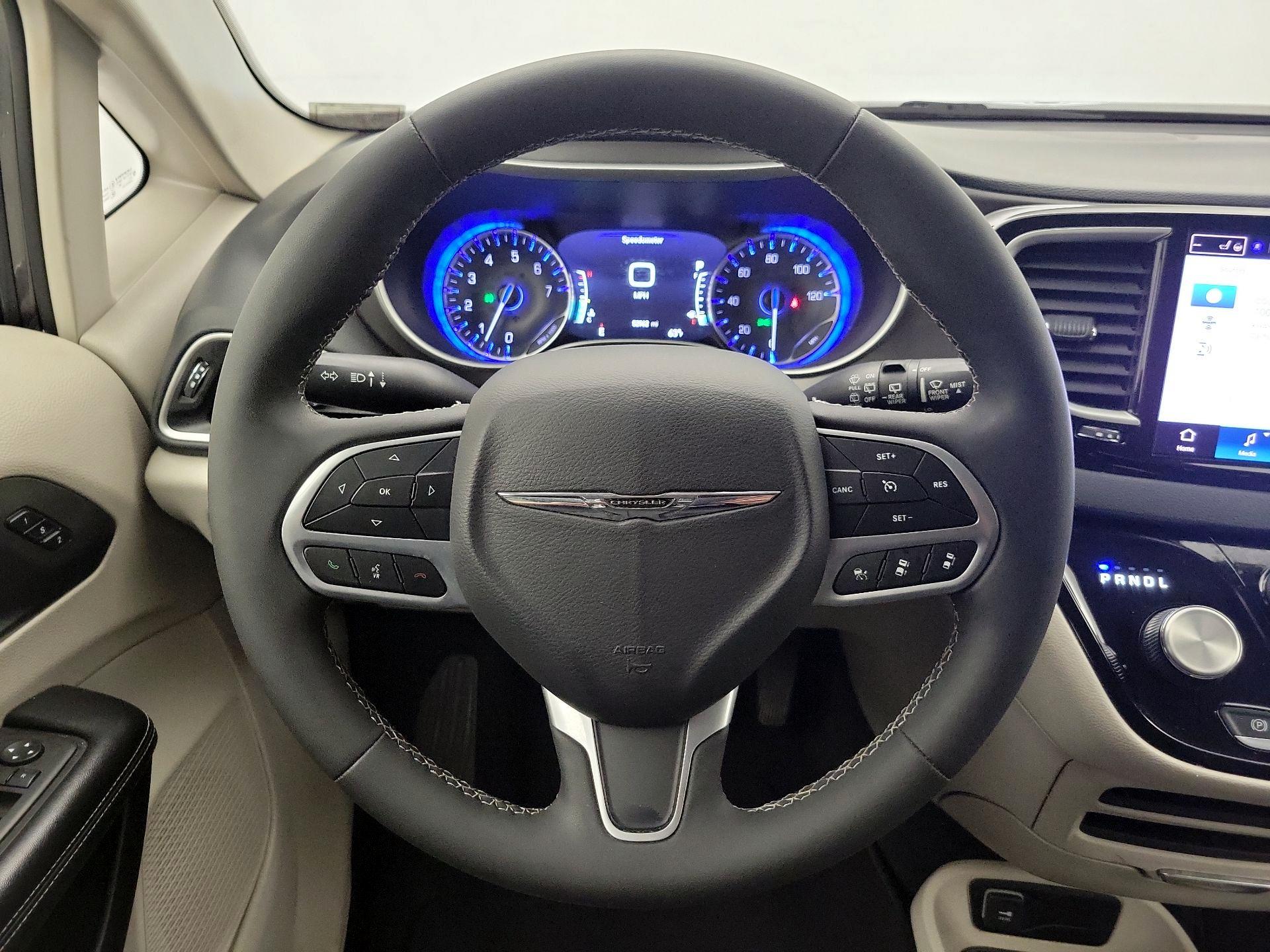 Thumbnail: 2023 Chrysler Pacifica - 10