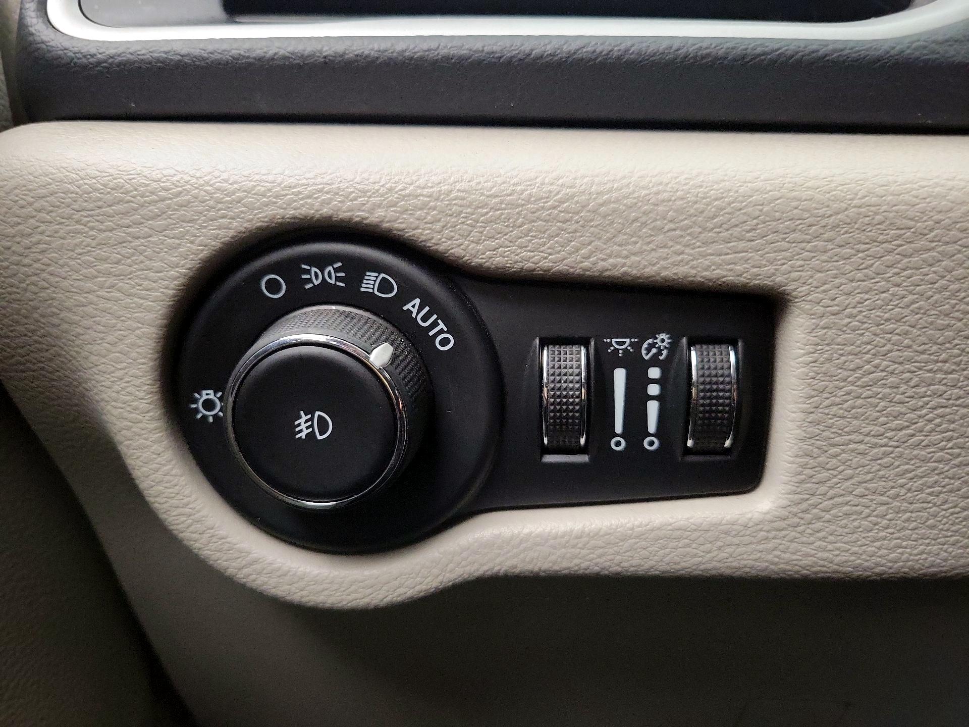 Thumbnail: 2023 Chrysler Pacifica - 13