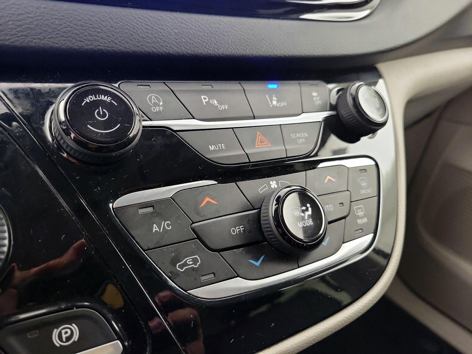 Thumbnail: 2023 Chrysler Pacifica - 16