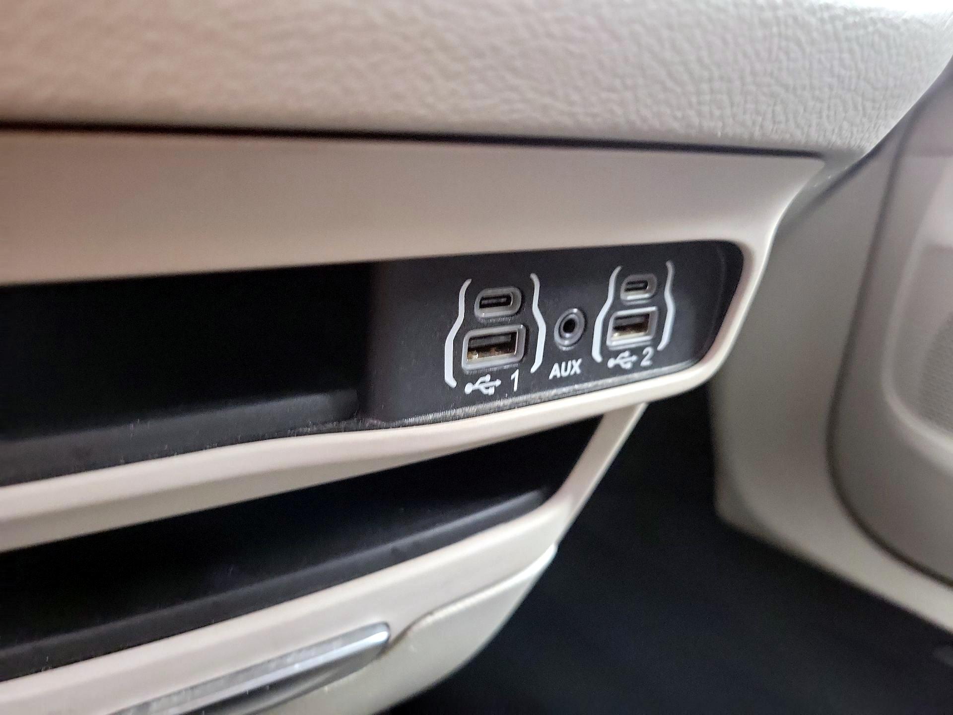 Thumbnail: 2023 Chrysler Pacifica - 18