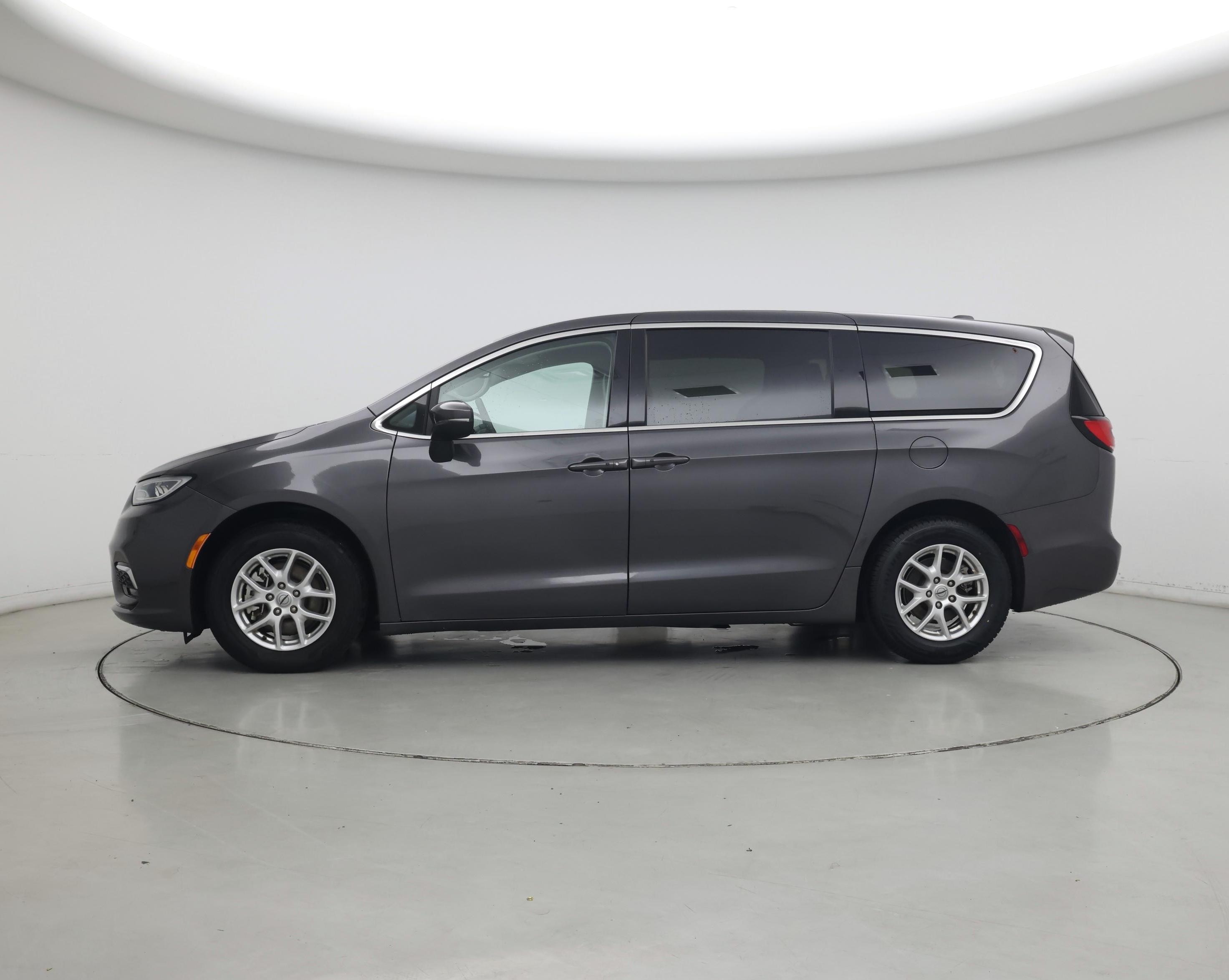 Thumbnail: 2023 Chrysler Pacifica - 3