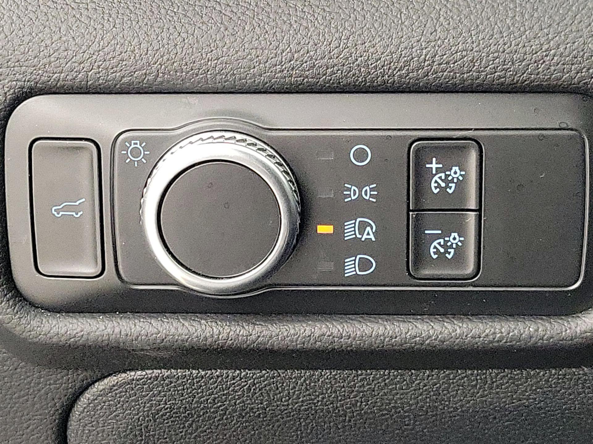 Thumbnail: 2020 Ford Explorer - 13