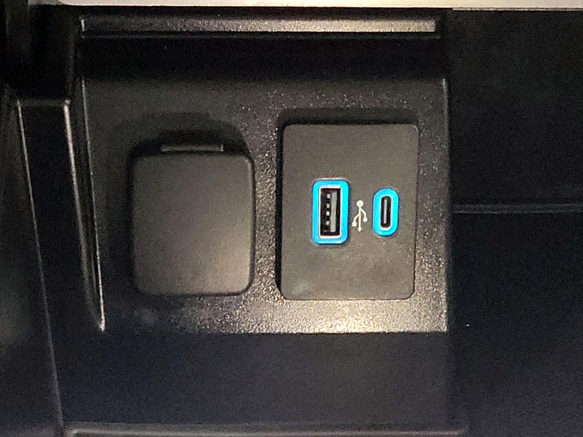 Thumbnail: 2020 Ford Explorer - 18