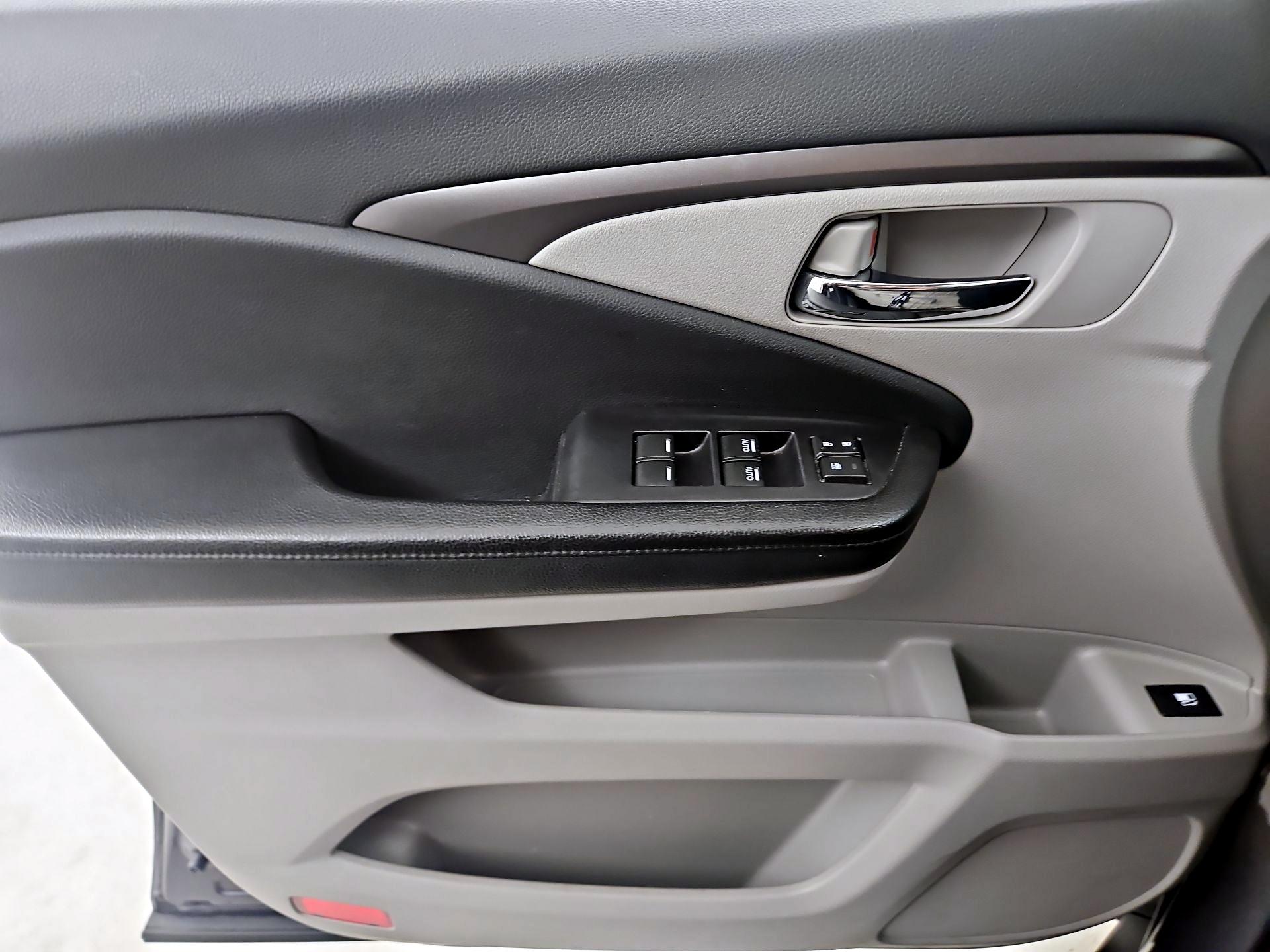 Thumbnail: 2018 Honda Pilot - 12