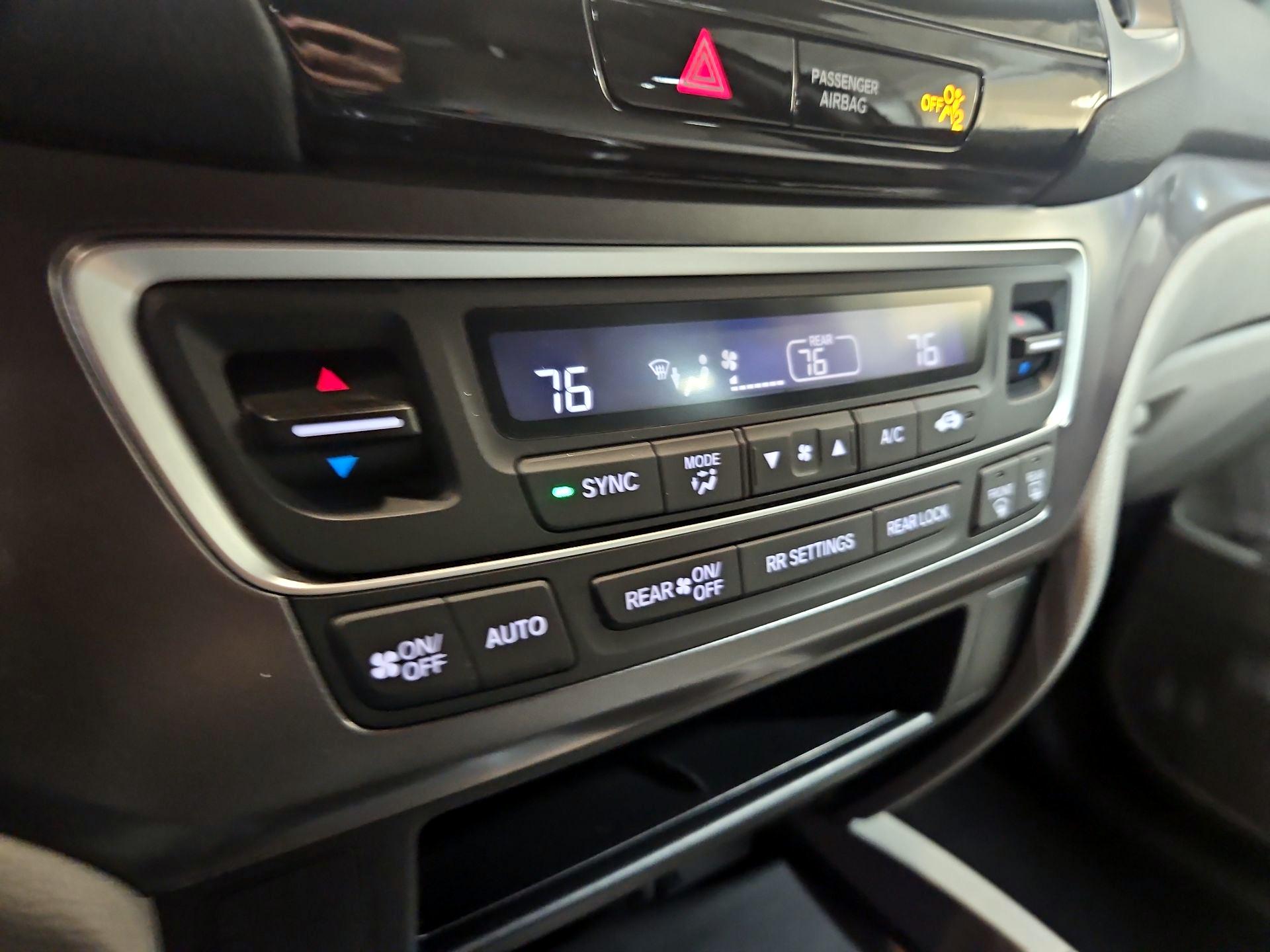 Thumbnail: 2018 Honda Pilot - 16