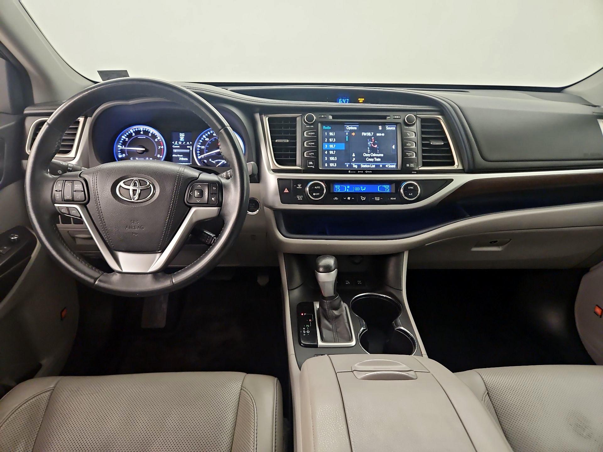 Thumbnail: 2016 Toyota Highlander - 9