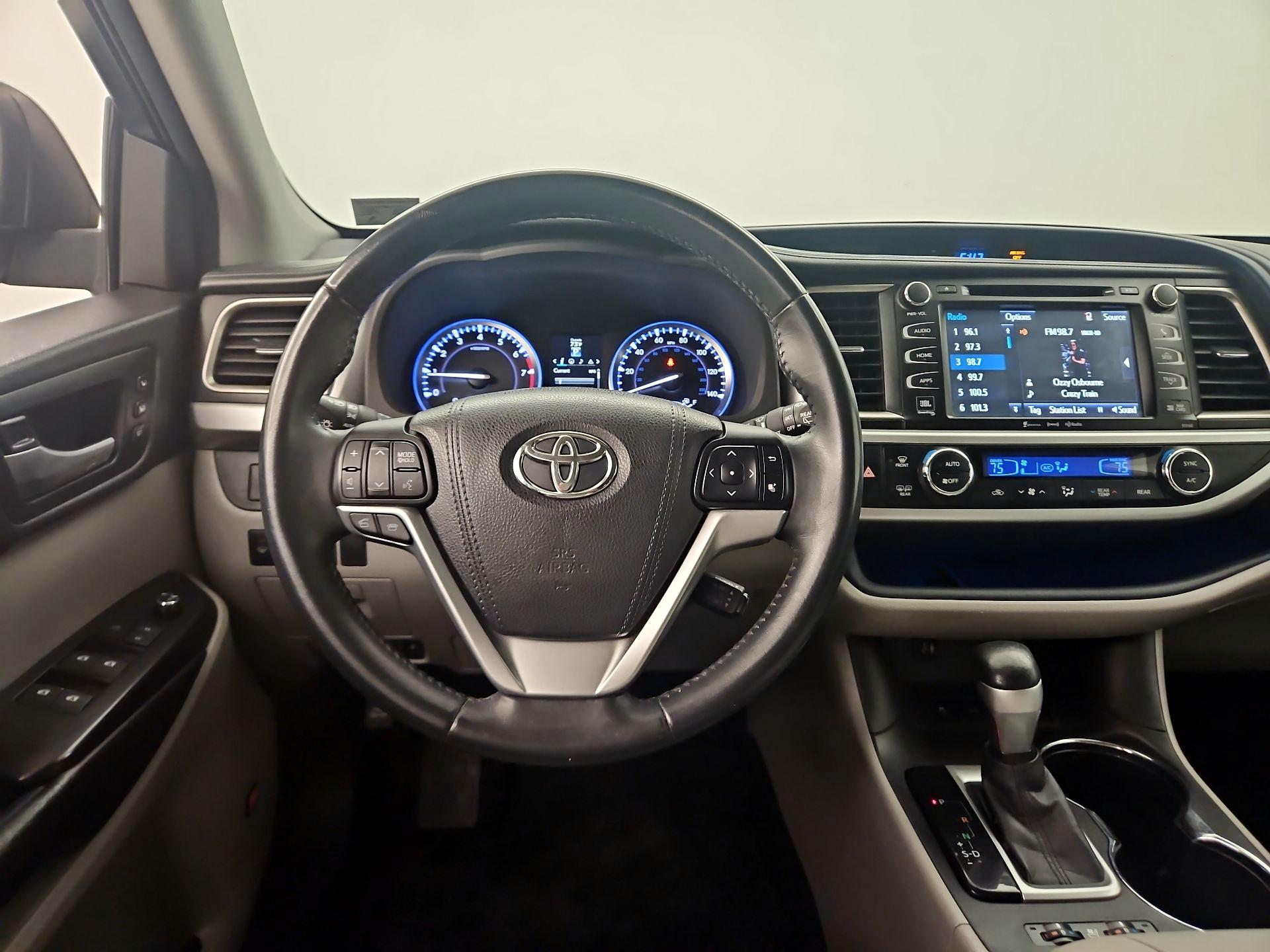Thumbnail: 2016 Toyota Highlander - 10