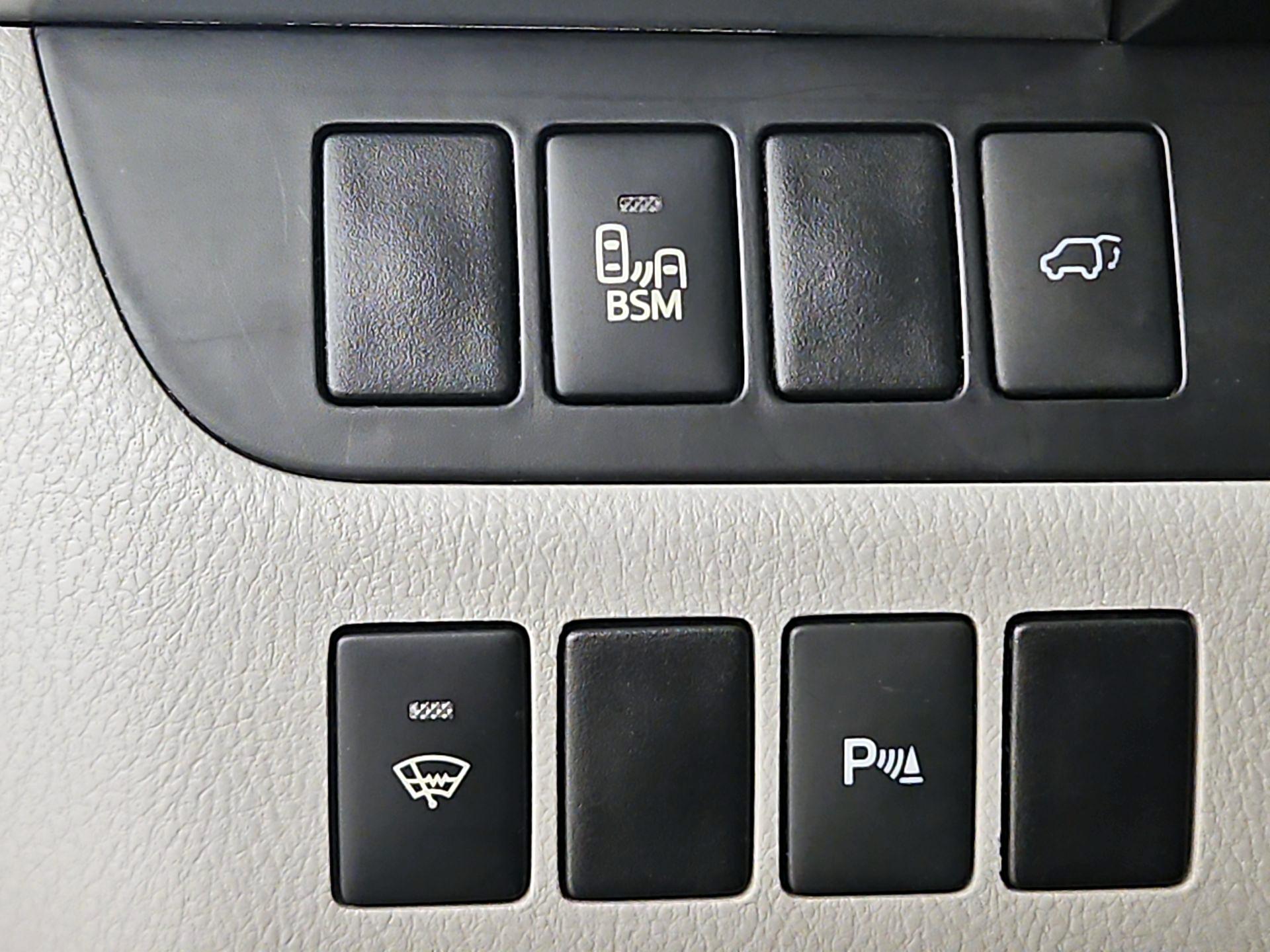 Thumbnail: 2016 Toyota Highlander - 13