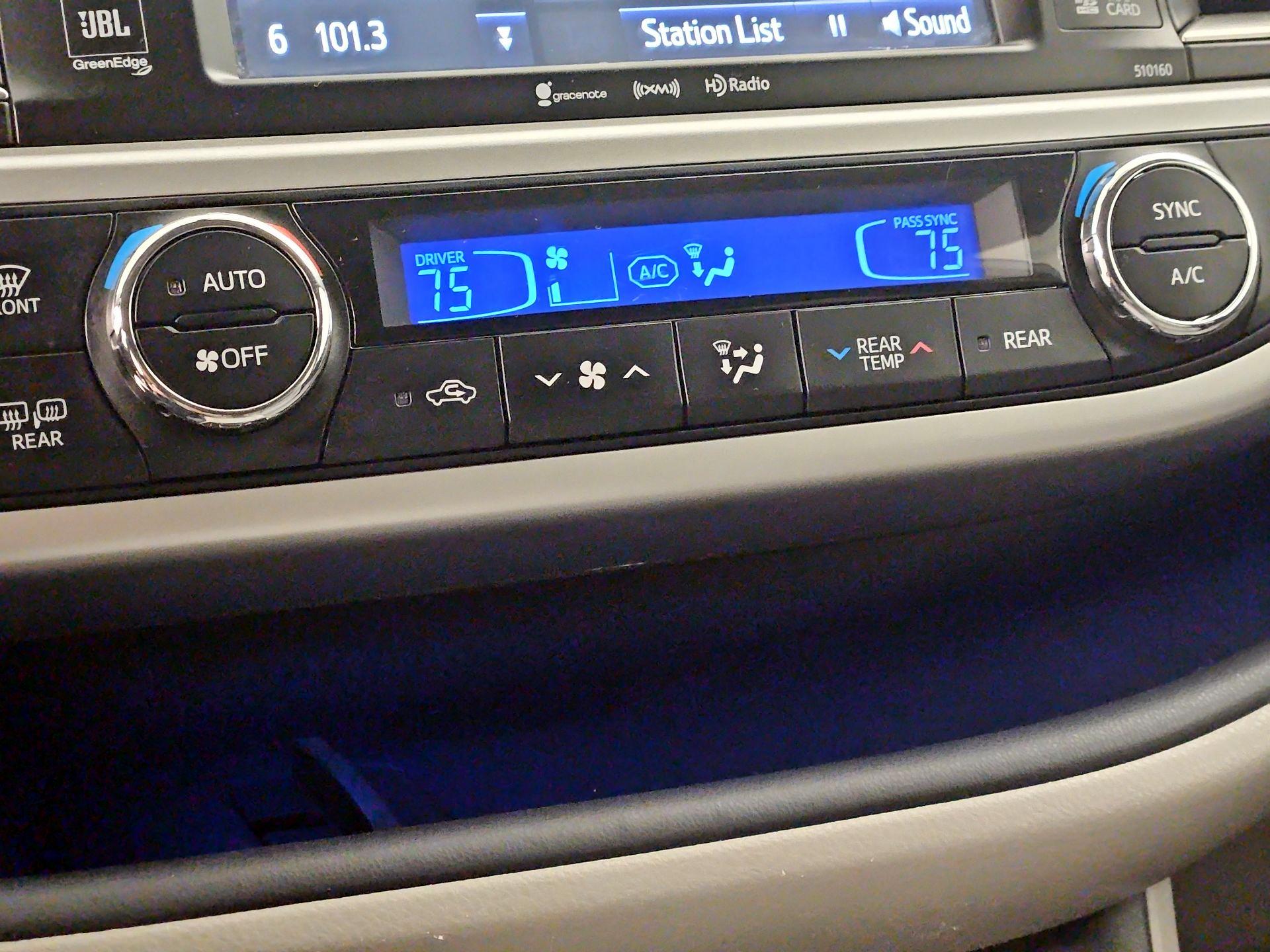 Thumbnail: 2016 Toyota Highlander - 16