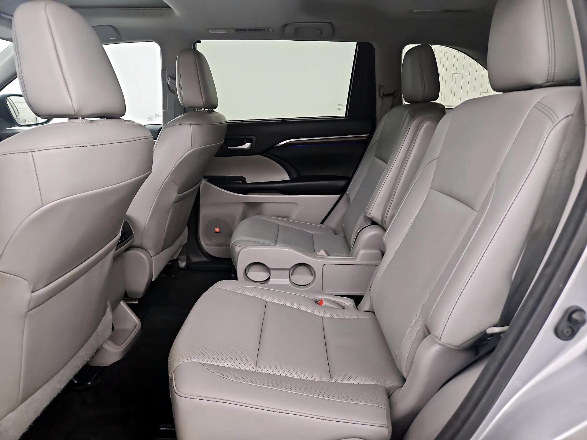 Thumbnail: 2016 Toyota Highlander - 20