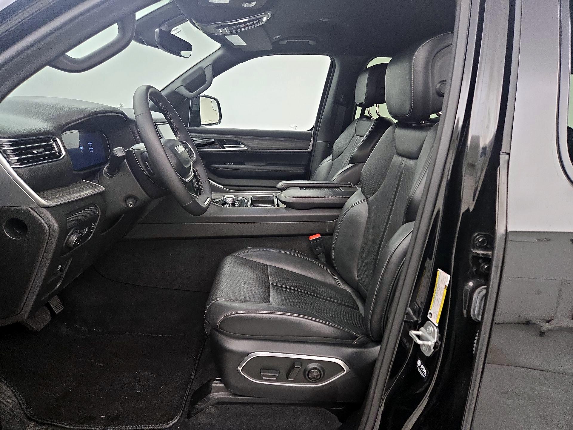 Thumbnail: 2024 Jeep Wagoneer - 11