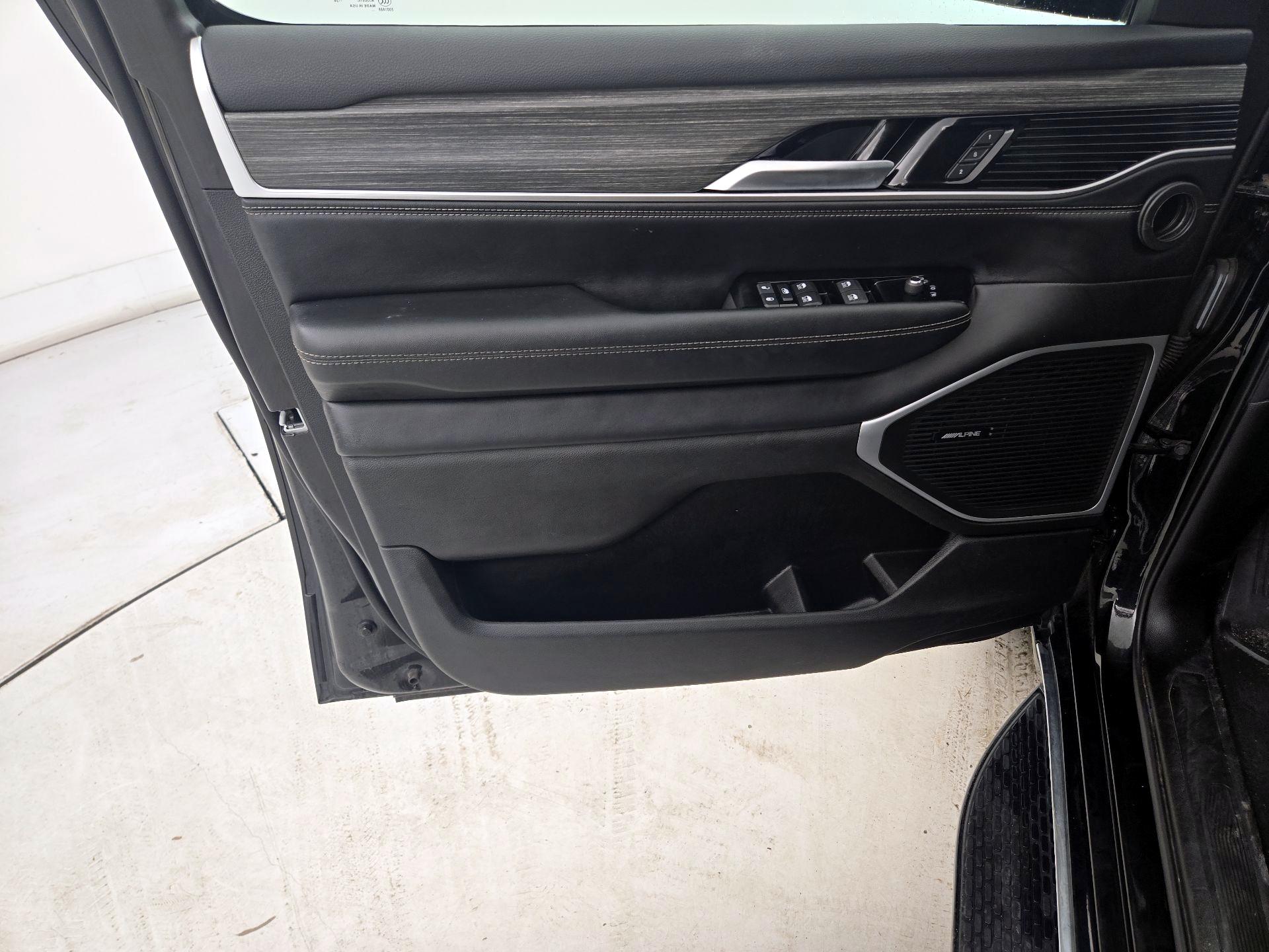 Thumbnail: 2024 Jeep Wagoneer - 12