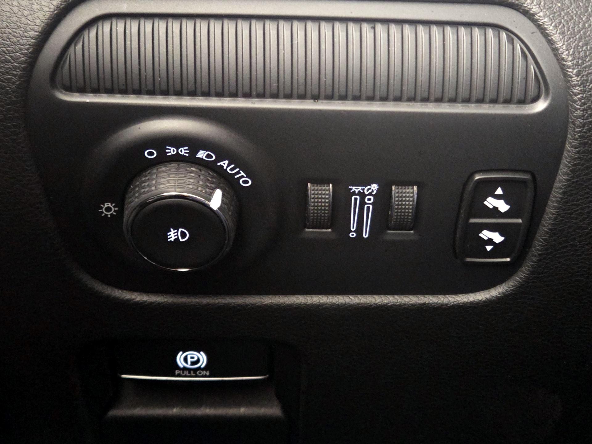 Thumbnail: 2024 Jeep Wagoneer - 13