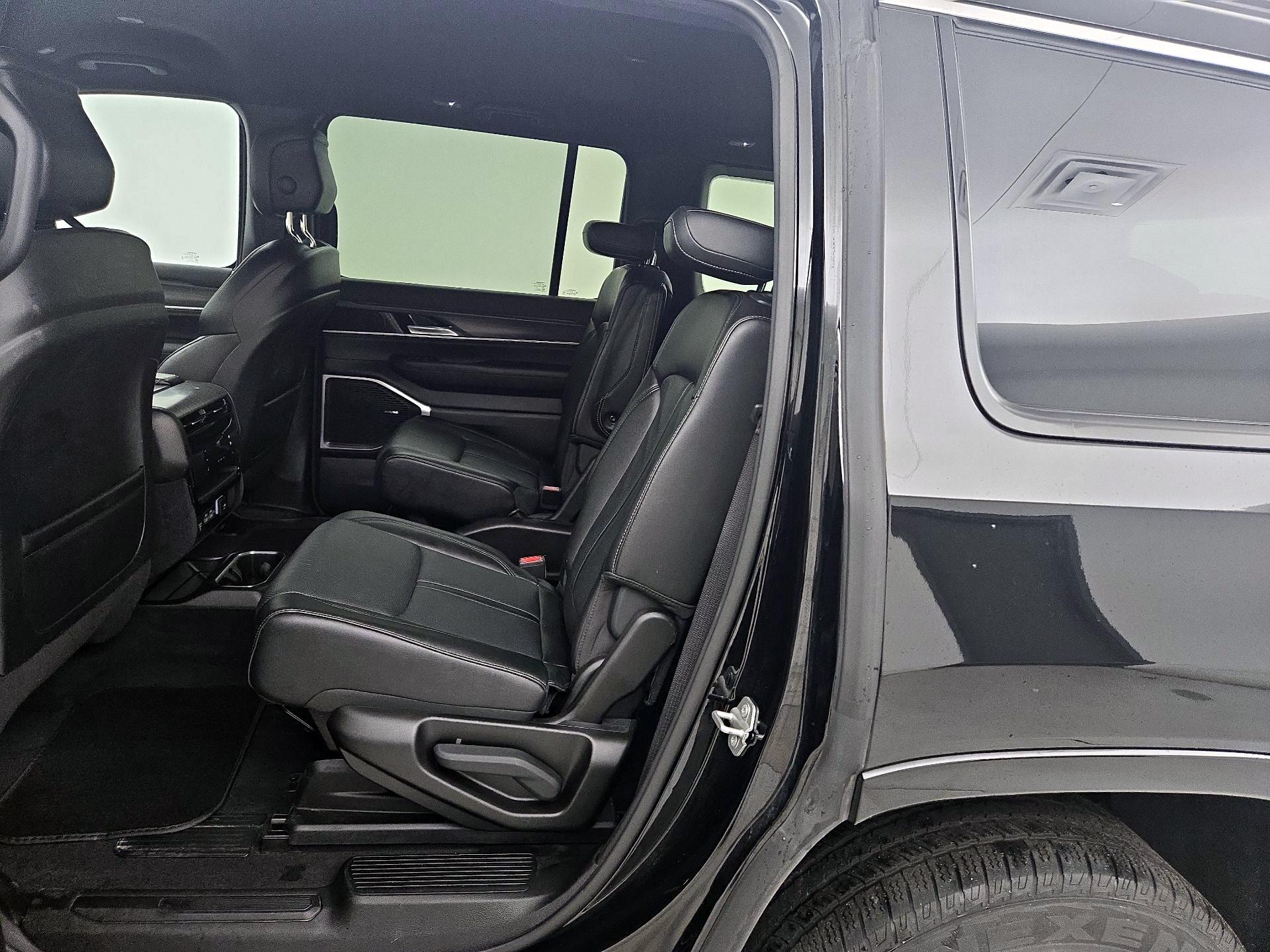 Thumbnail: 2024 Jeep Wagoneer - 20