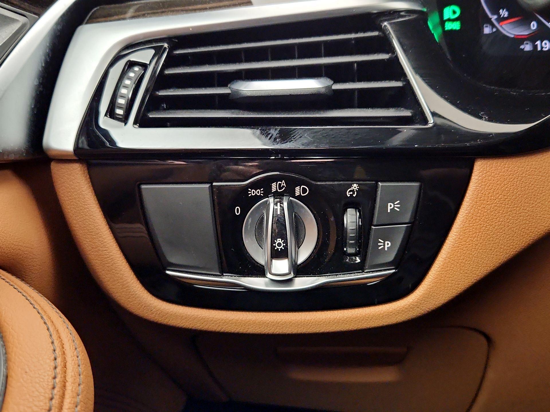 Thumbnail: 2023 BMW 5 Series - 13