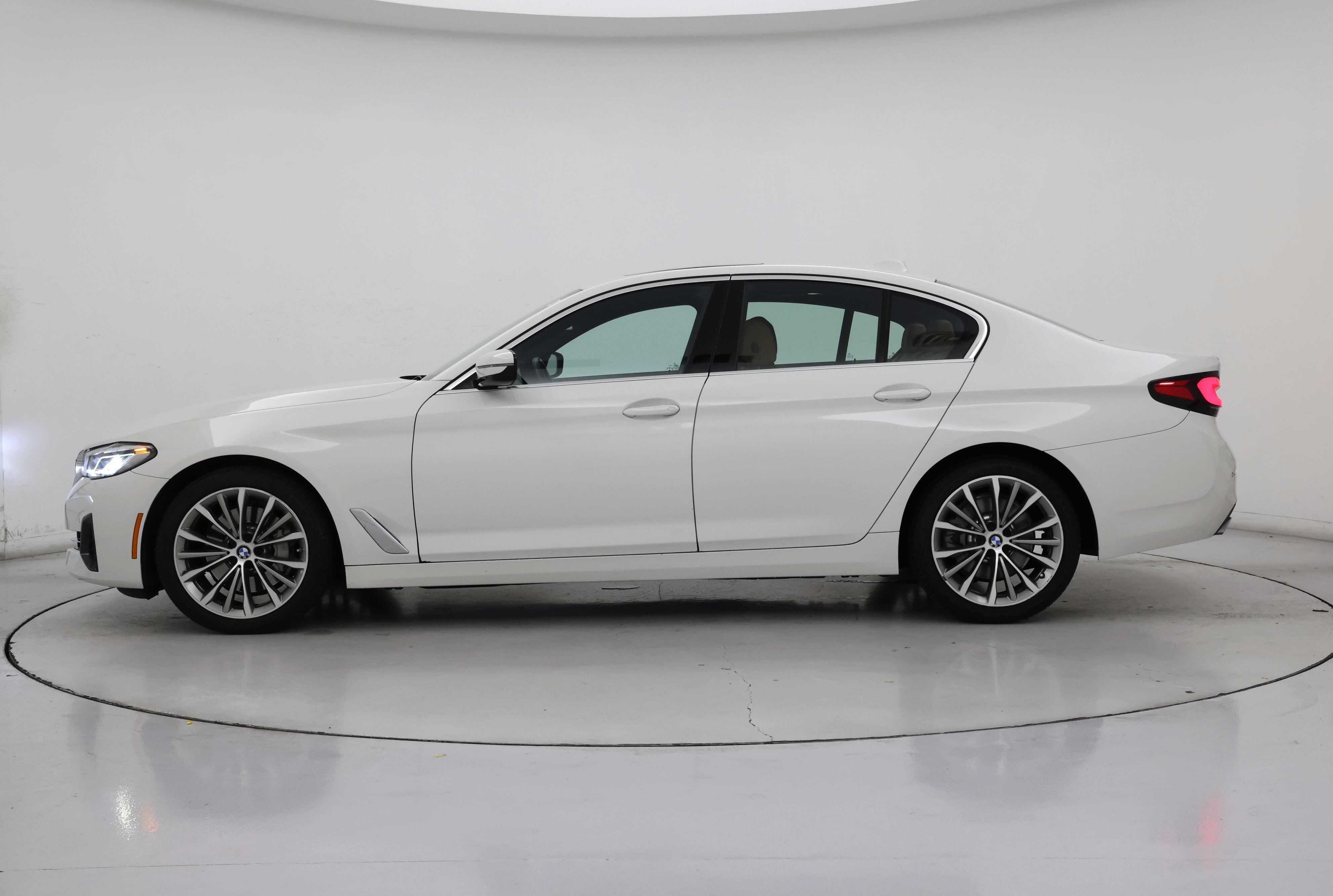 Thumbnail: 2023 BMW 5 Series - 3