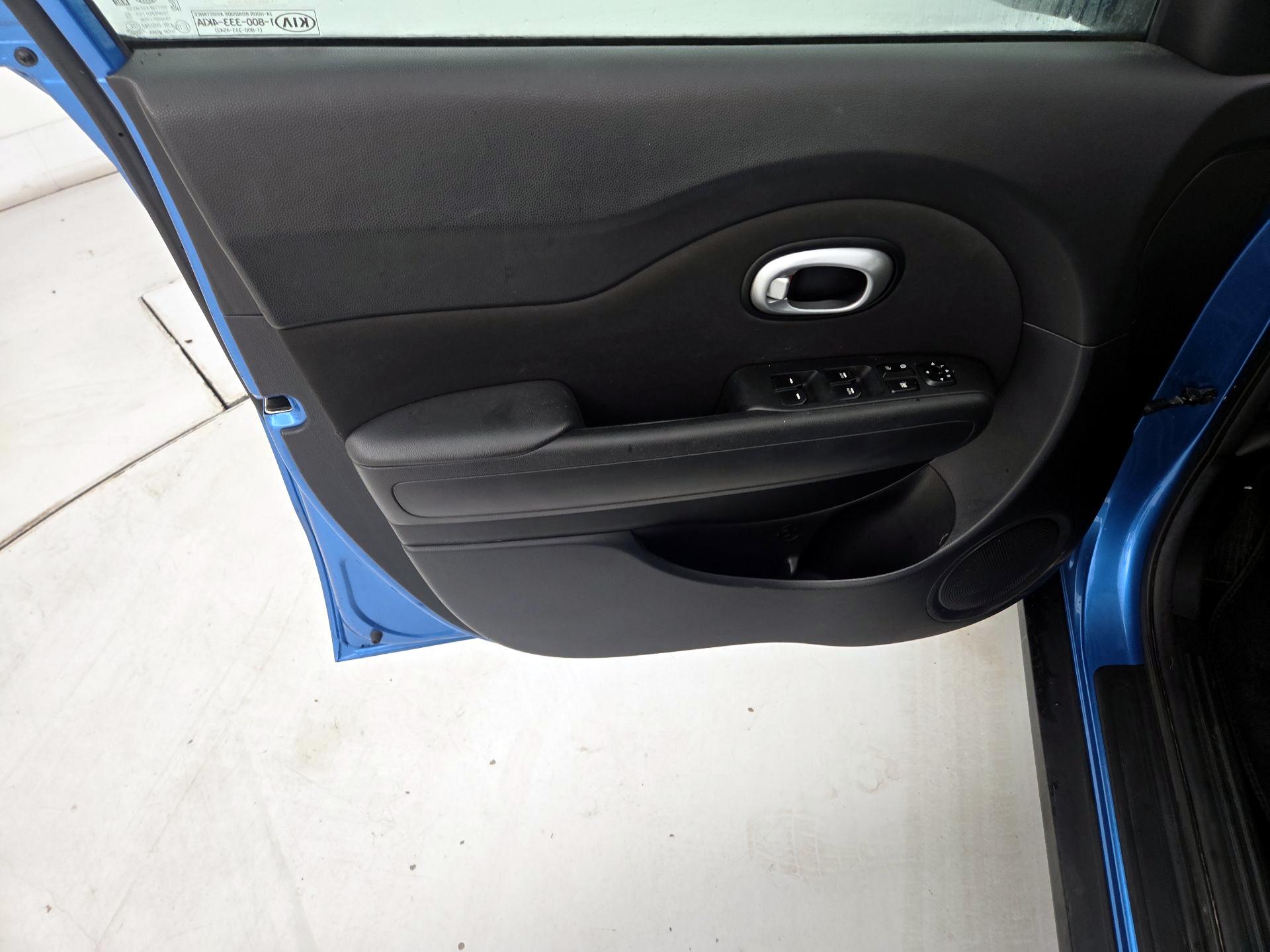 Thumbnail: 2016 Kia Soul - 12