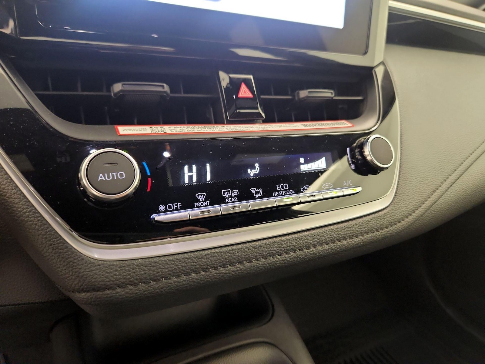 2025 Toyota Corolla SE - Photo 17