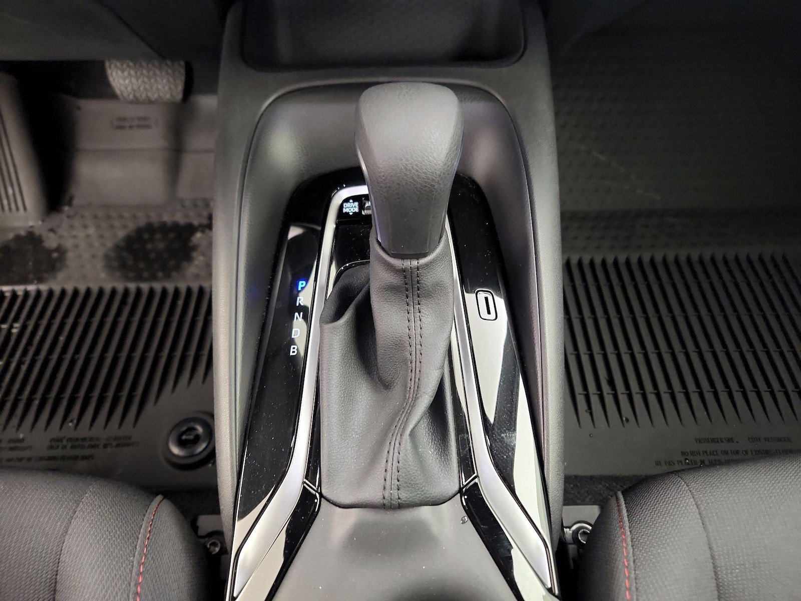 2025 Toyota Corolla SE - Photo 18
