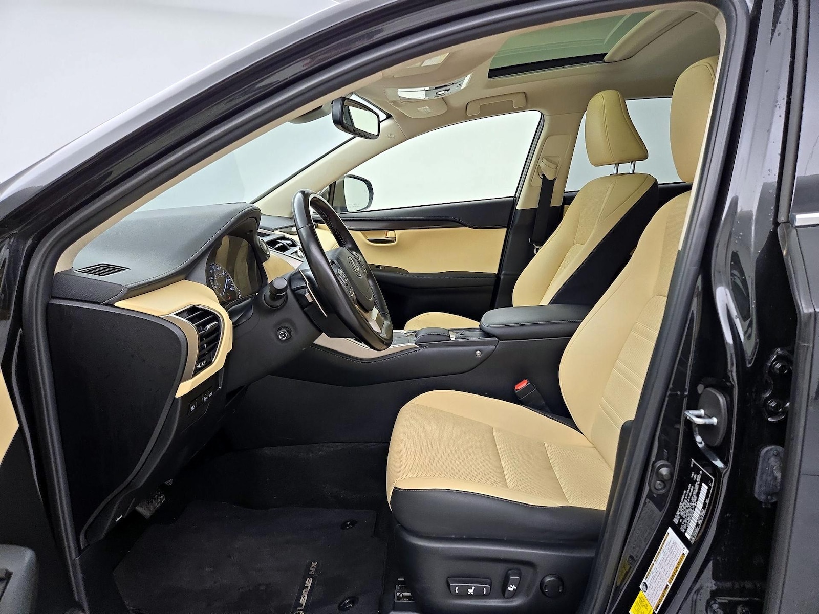 2021 Lexus NX 300 - Photo 12