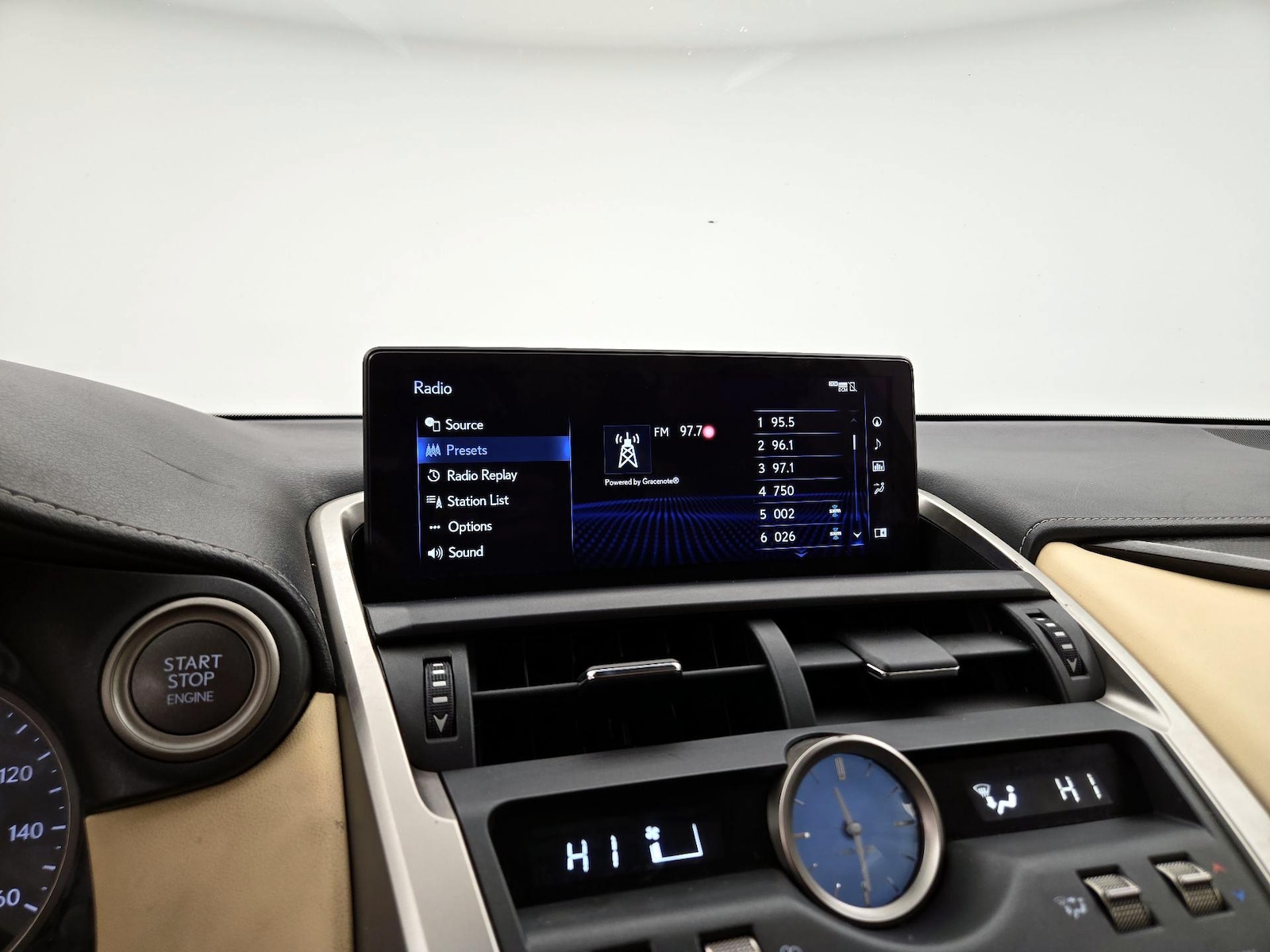 2021 Lexus NX 300 - Photo 17