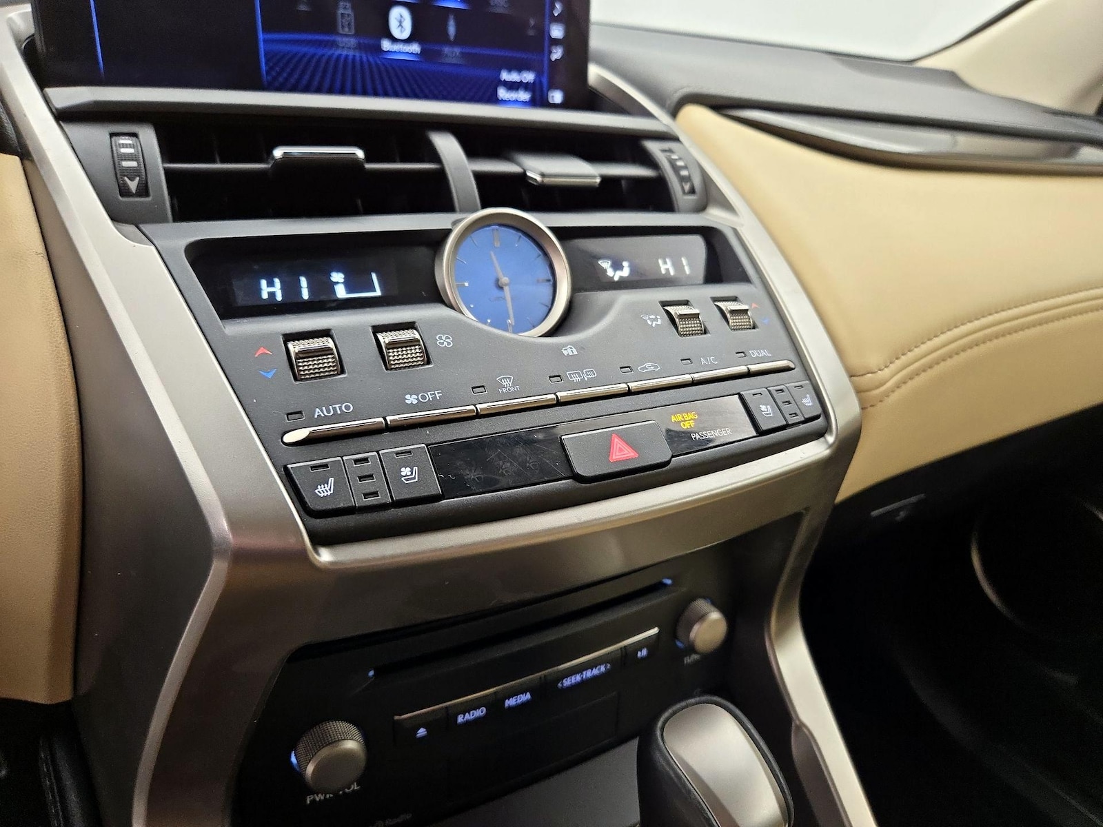 2021 Lexus NX 300 - Photo 18