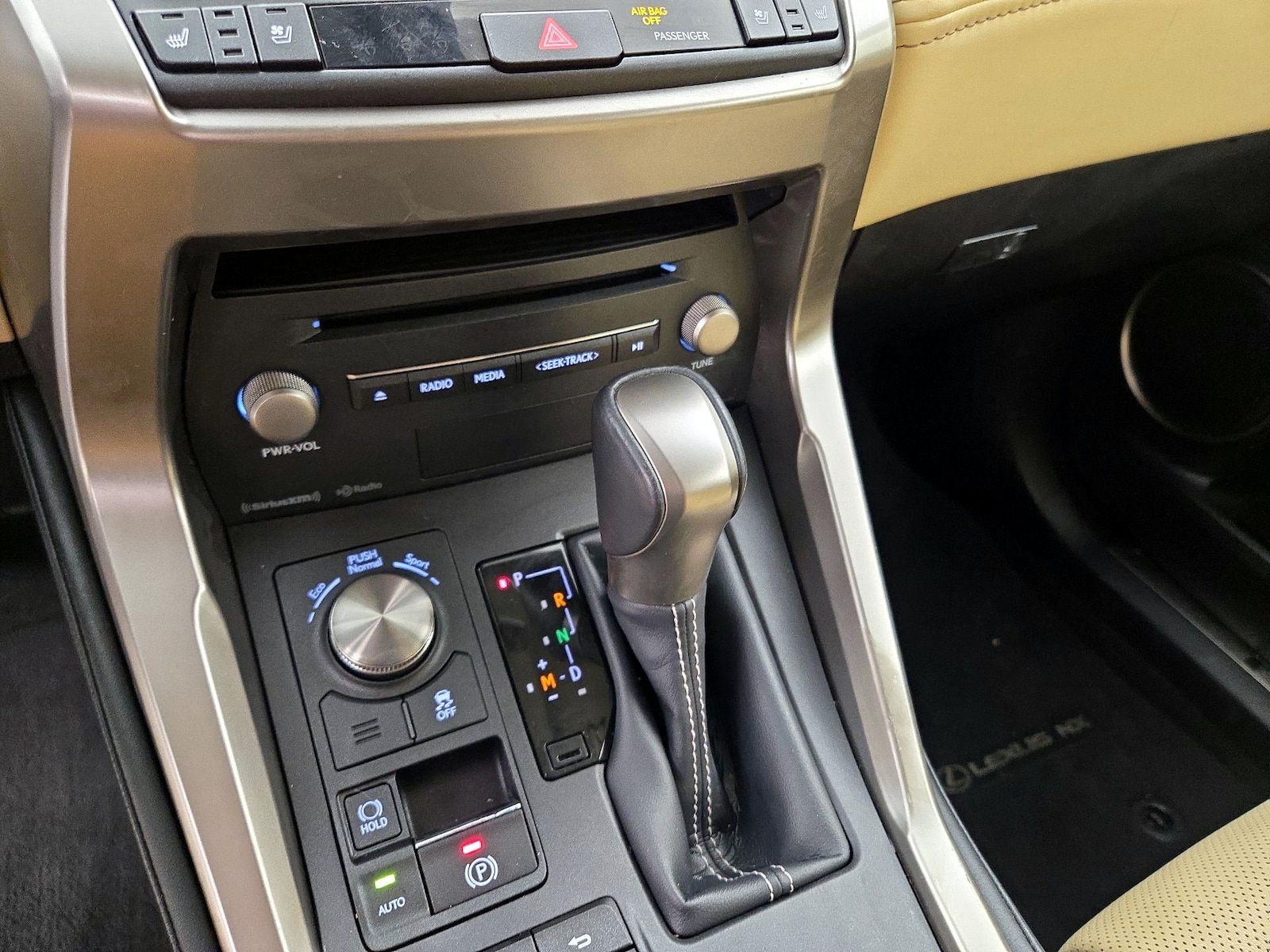 2021 Lexus NX 300 - Photo 19