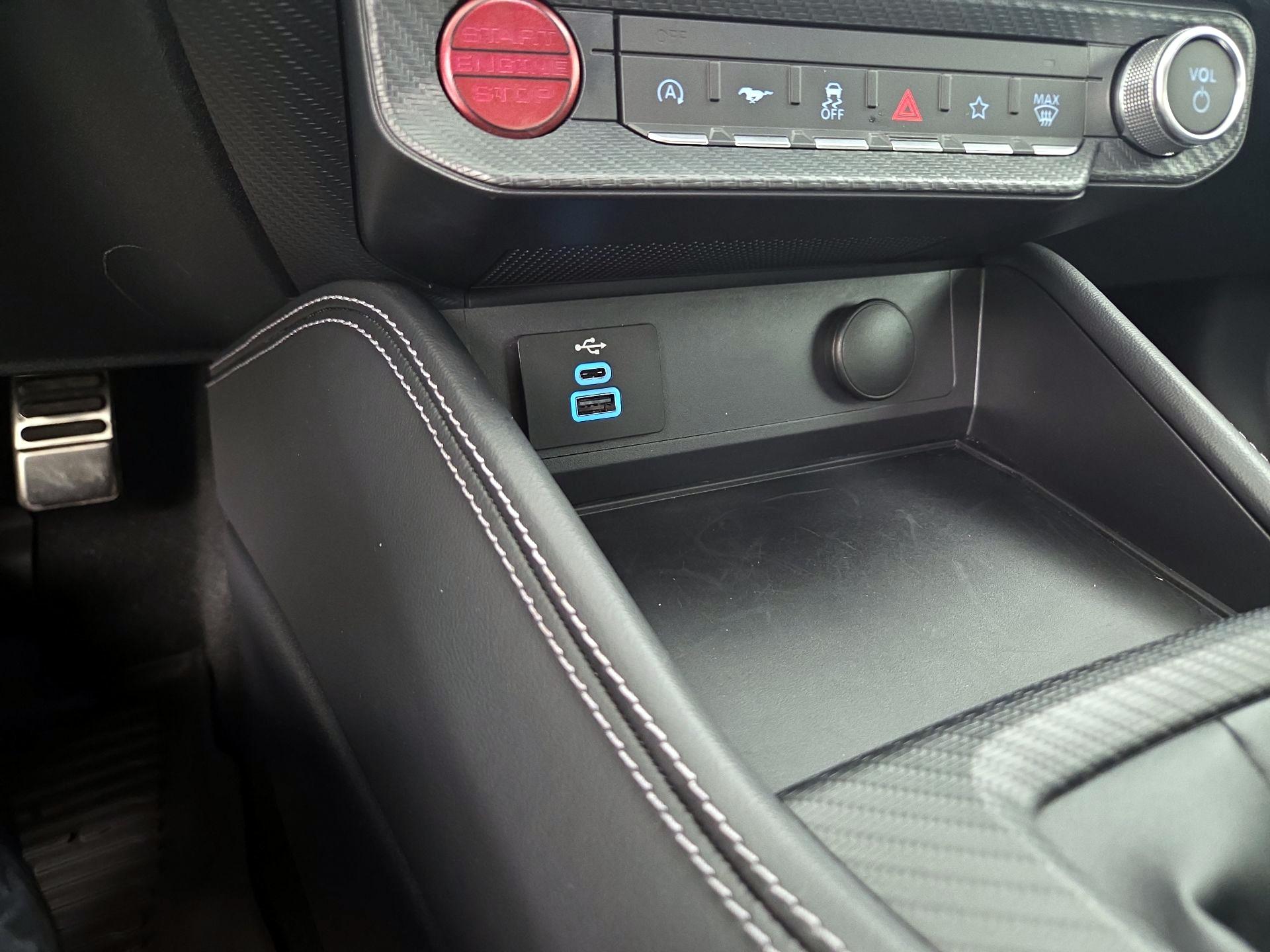 Thumbnail: 2025 Ford Mustang - 19