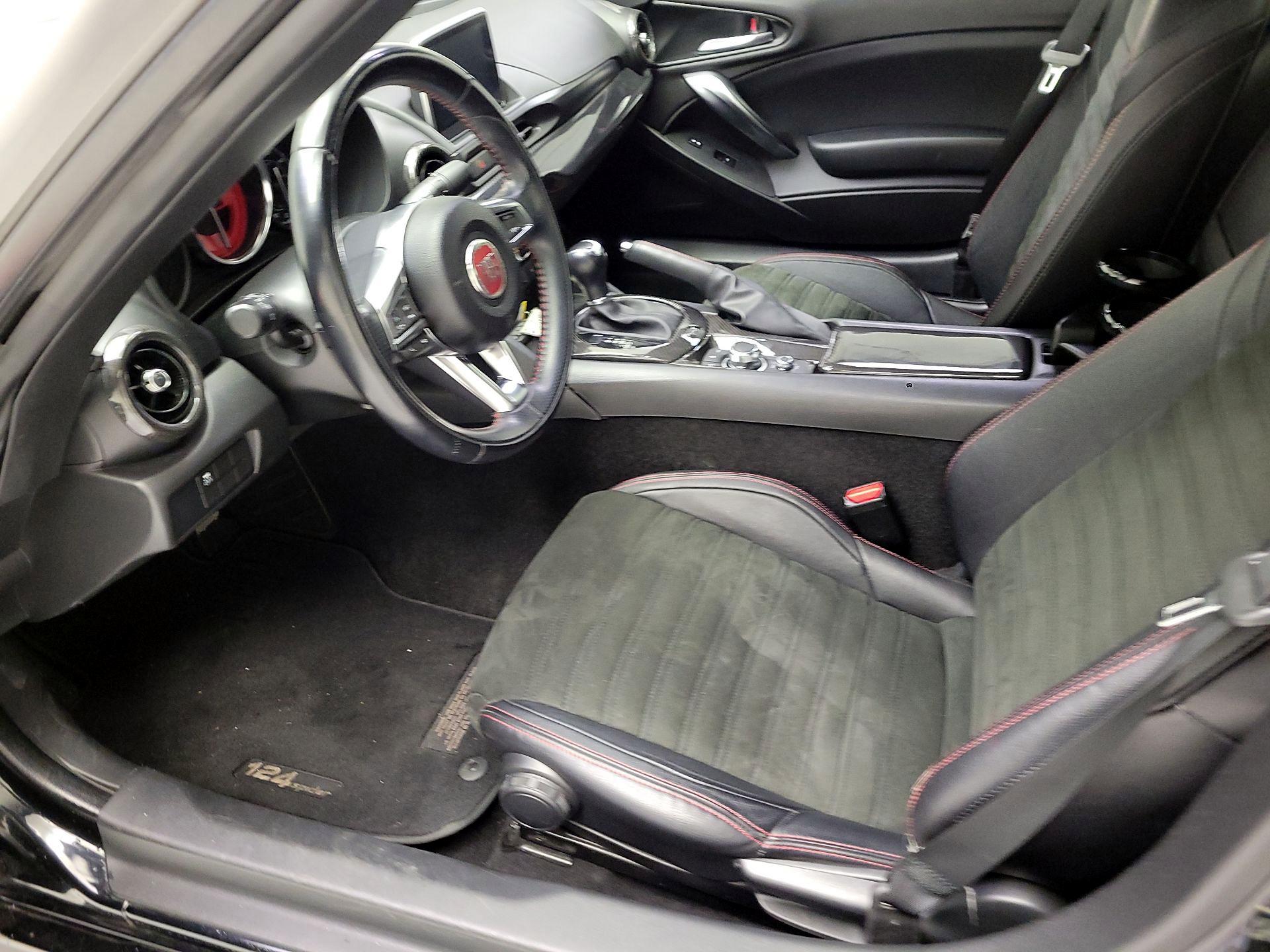 Thumbnail: 2017 Fiat 124 Spider - 9