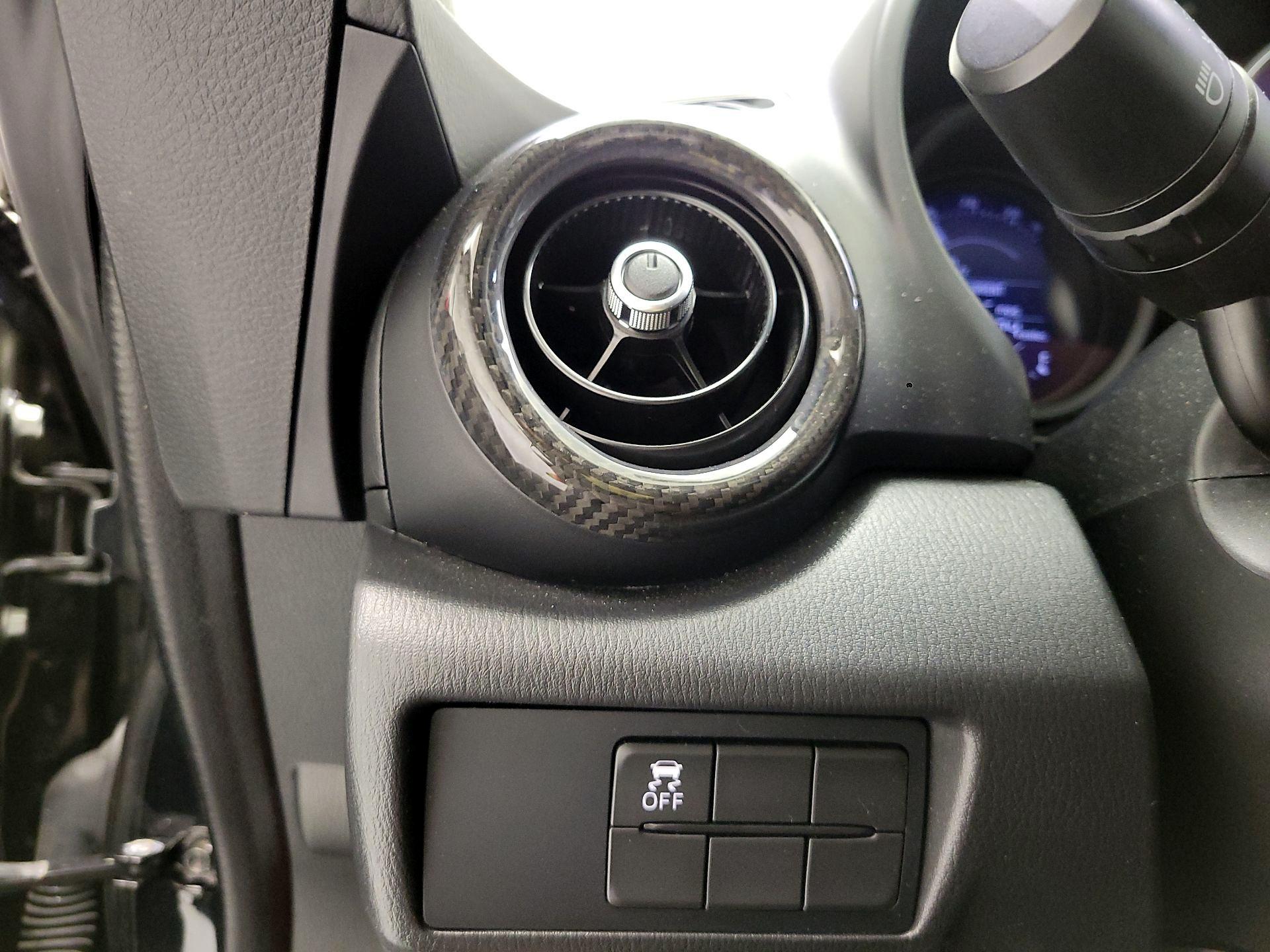 Thumbnail: 2017 Fiat 124 Spider - 11