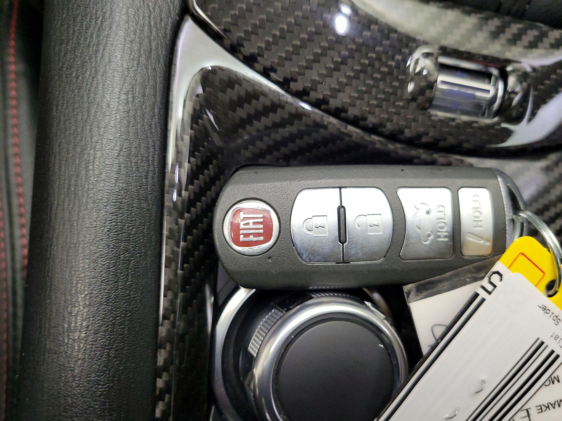 Thumbnail: 2017 Fiat 124 Spider - 19