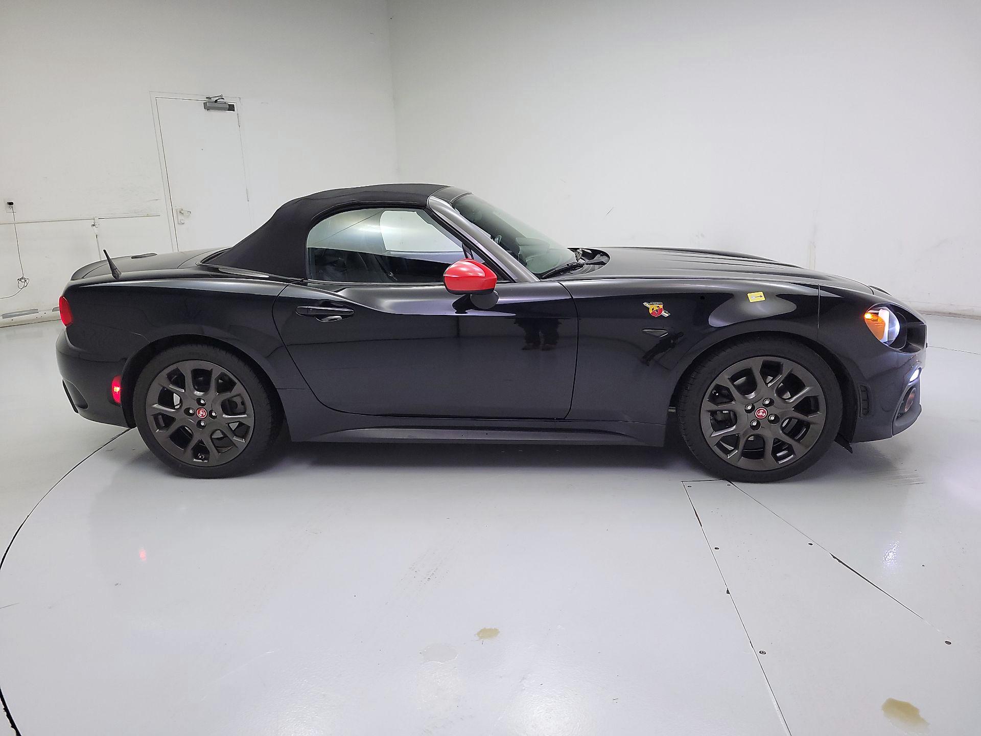 Thumbnail: 2017 Fiat 124 Spider - 4