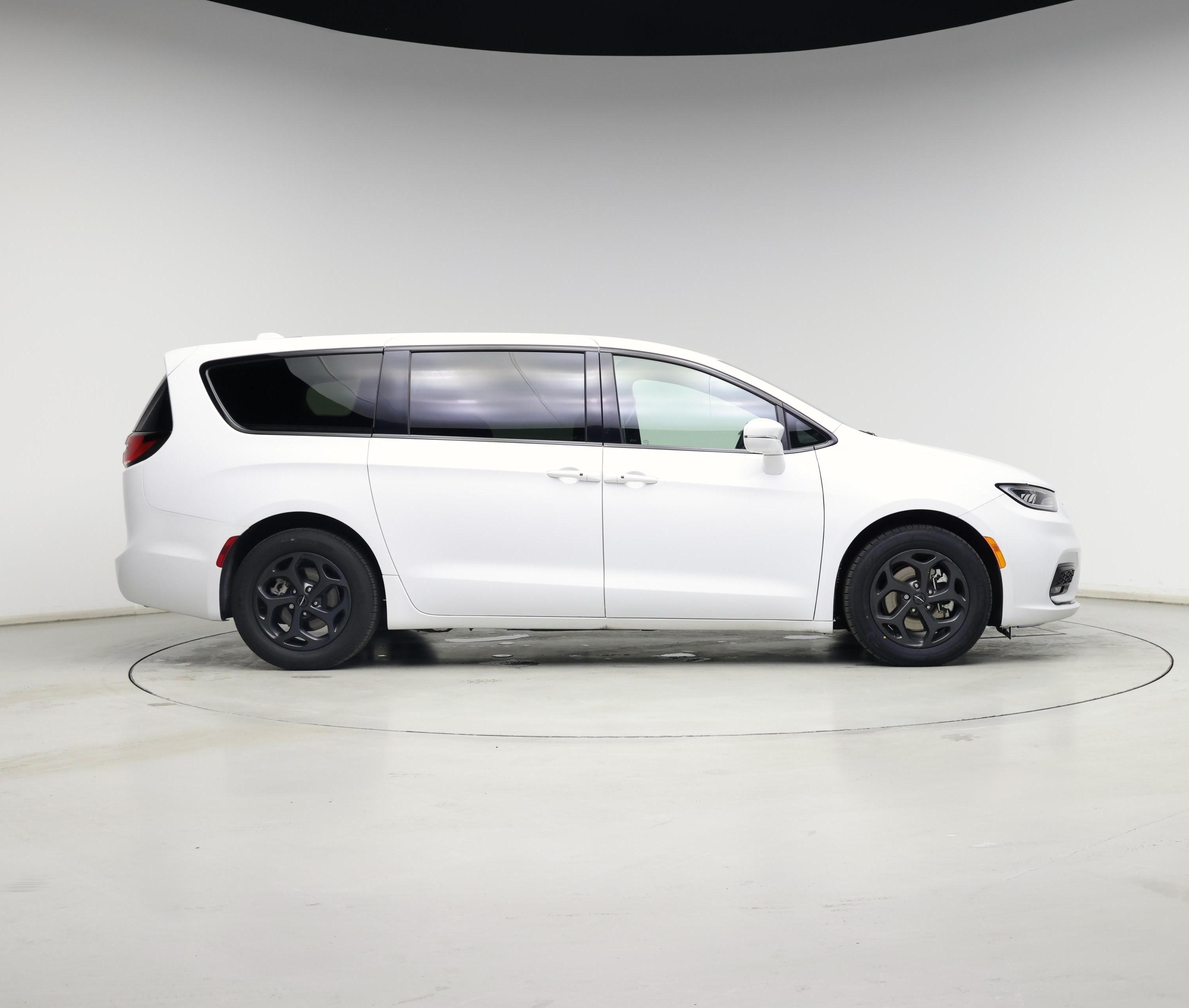 Thumbnail: 2022 Chrysler Pacifica - 7
