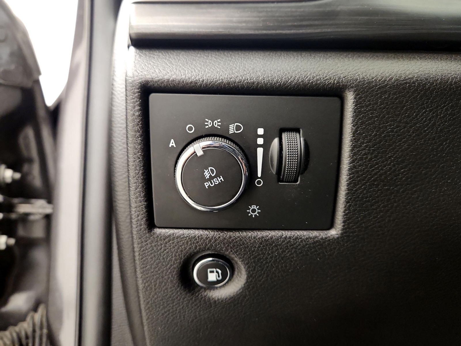 2020 Jeep Grand Cherokee Altitude - Photo 14