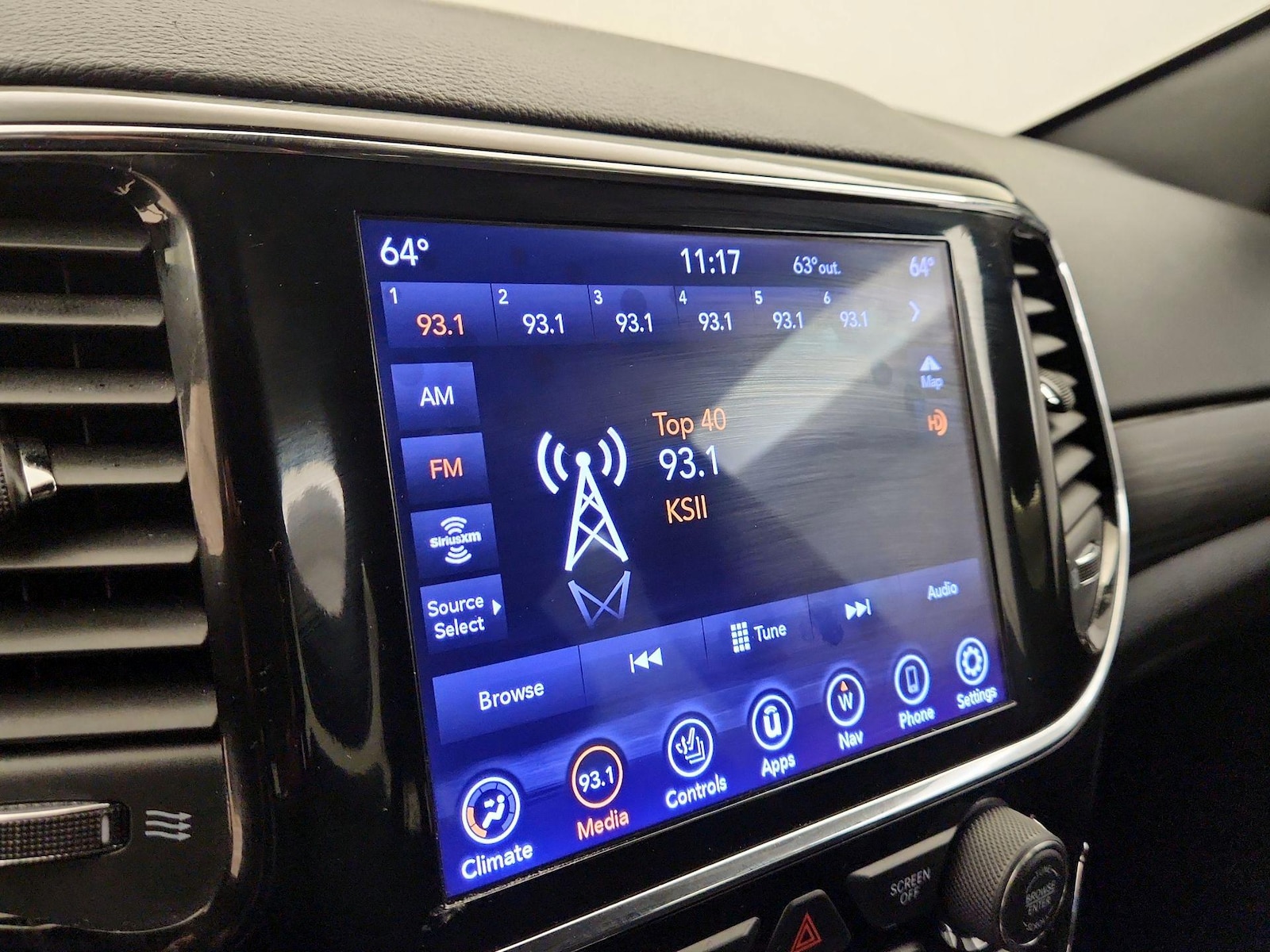 2020 Jeep Grand Cherokee Altitude - Photo 17