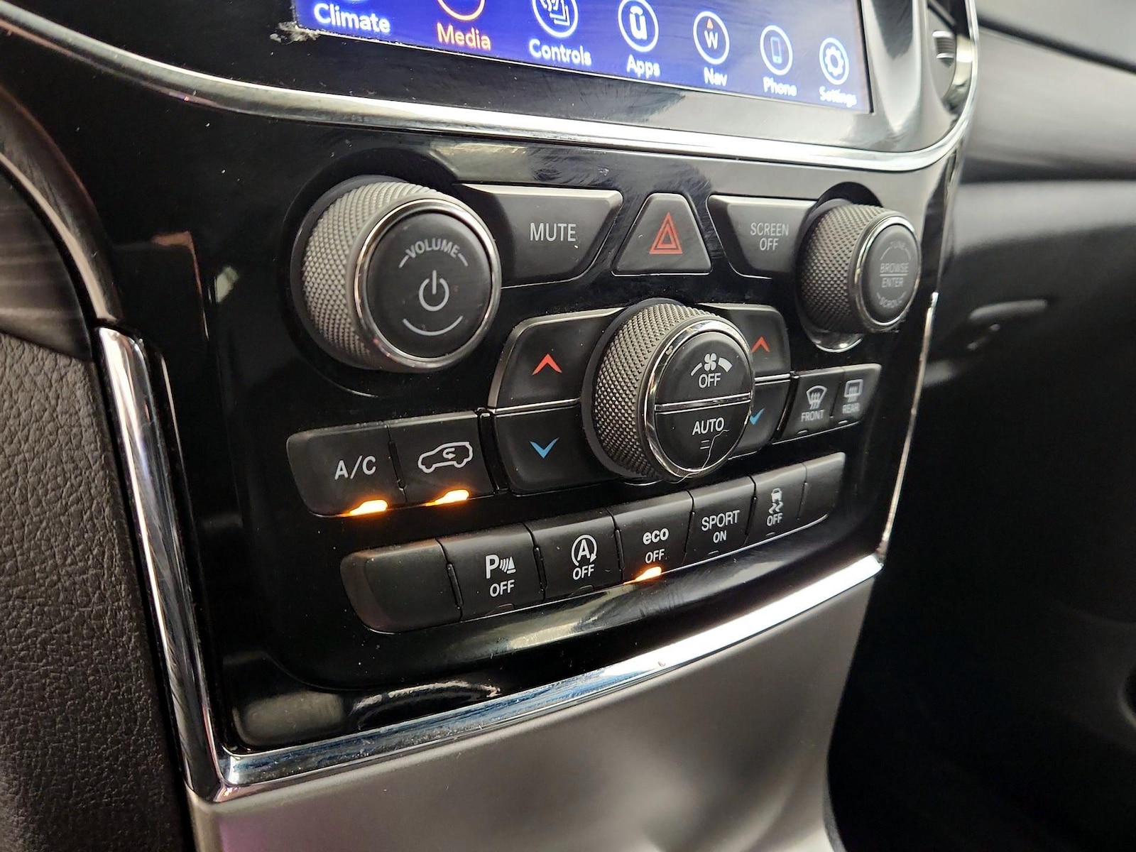 2020 Jeep Grand Cherokee Altitude - Photo 18