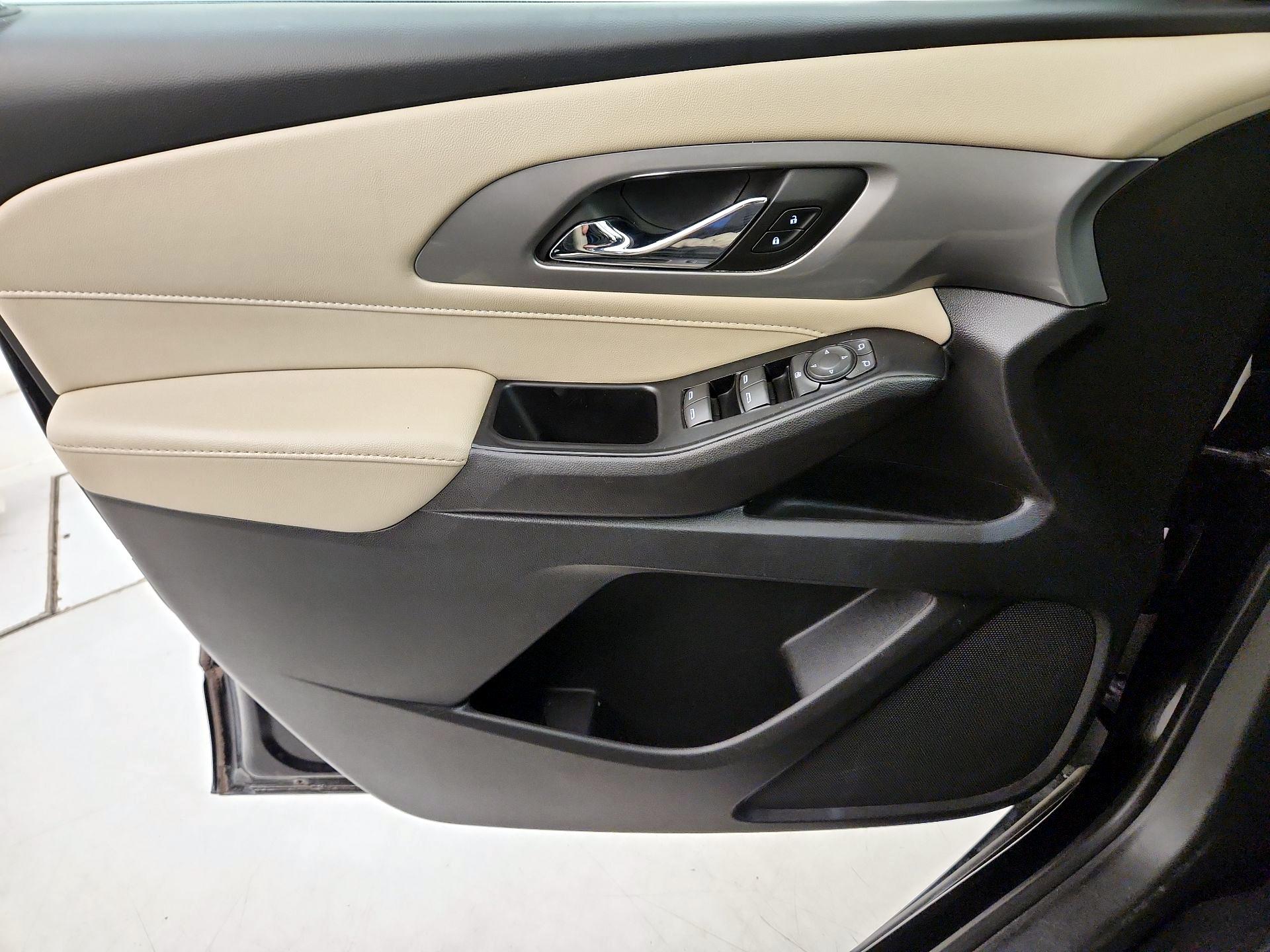 Thumbnail: 2023 Chevrolet Traverse - 12