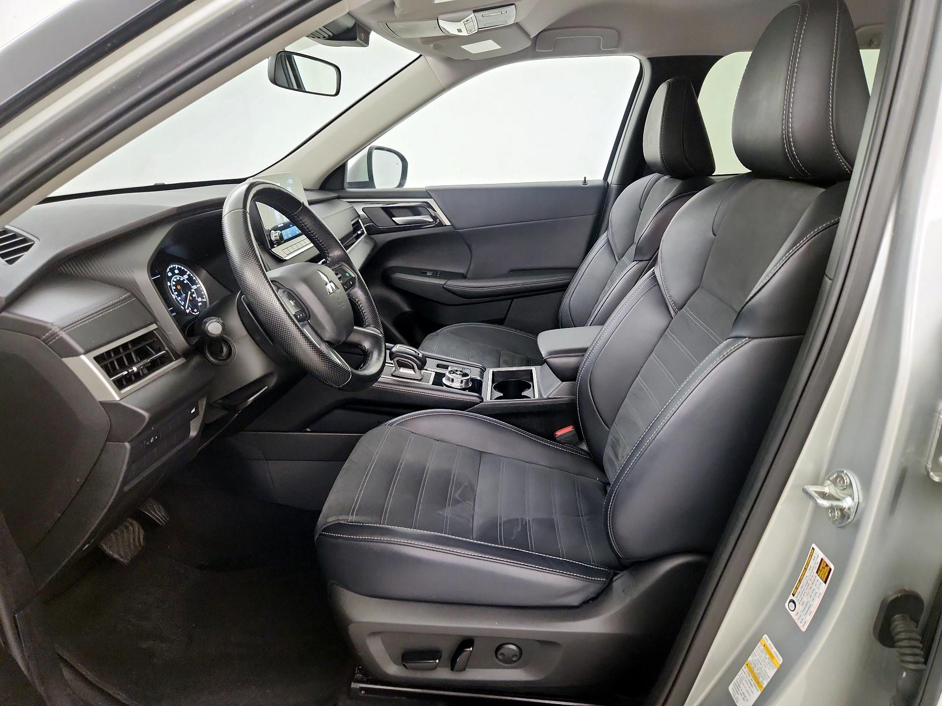 Thumbnail: 2024 Mitsubishi Outlander - 11