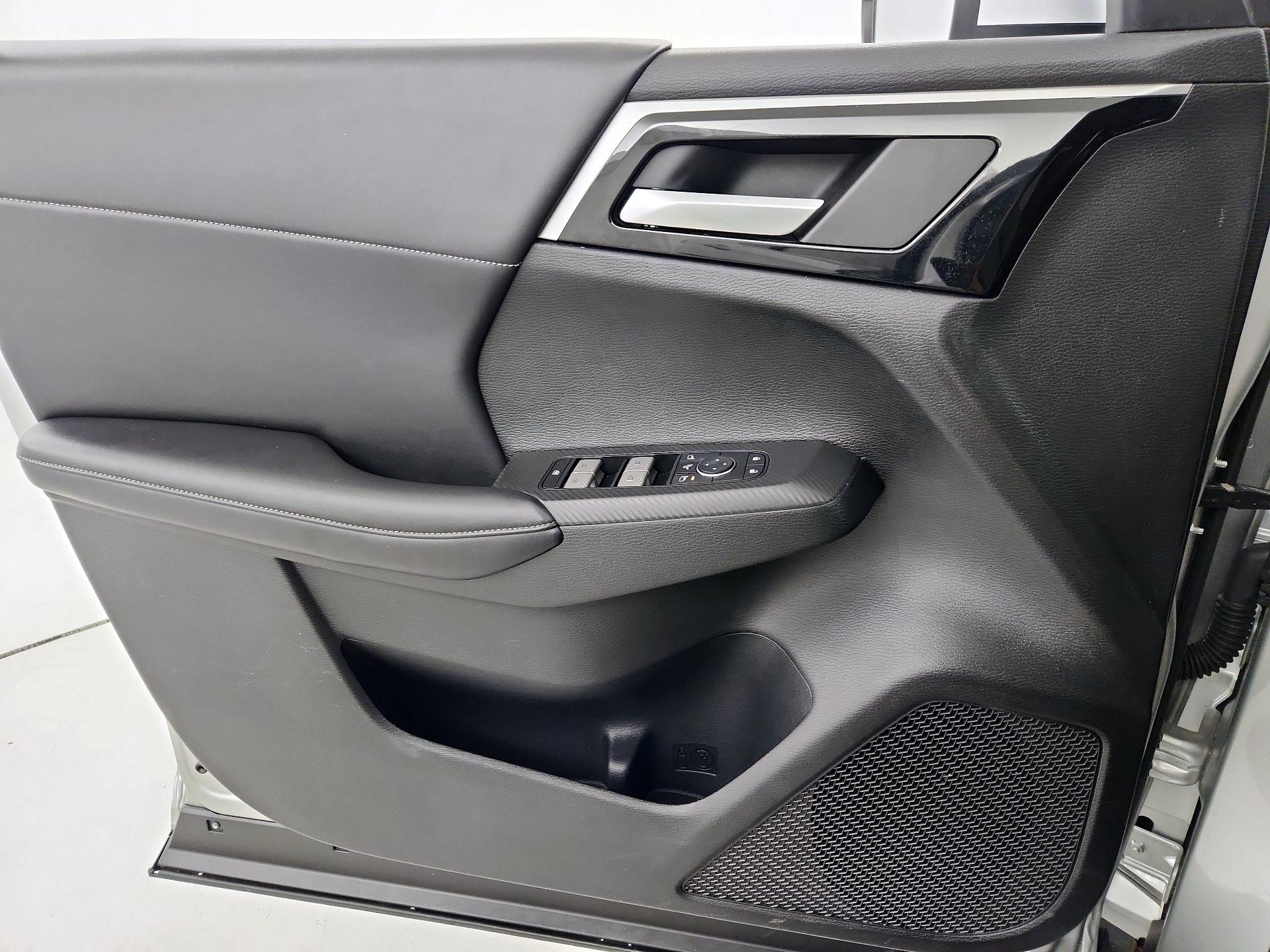 Thumbnail: 2024 Mitsubishi Outlander - 12