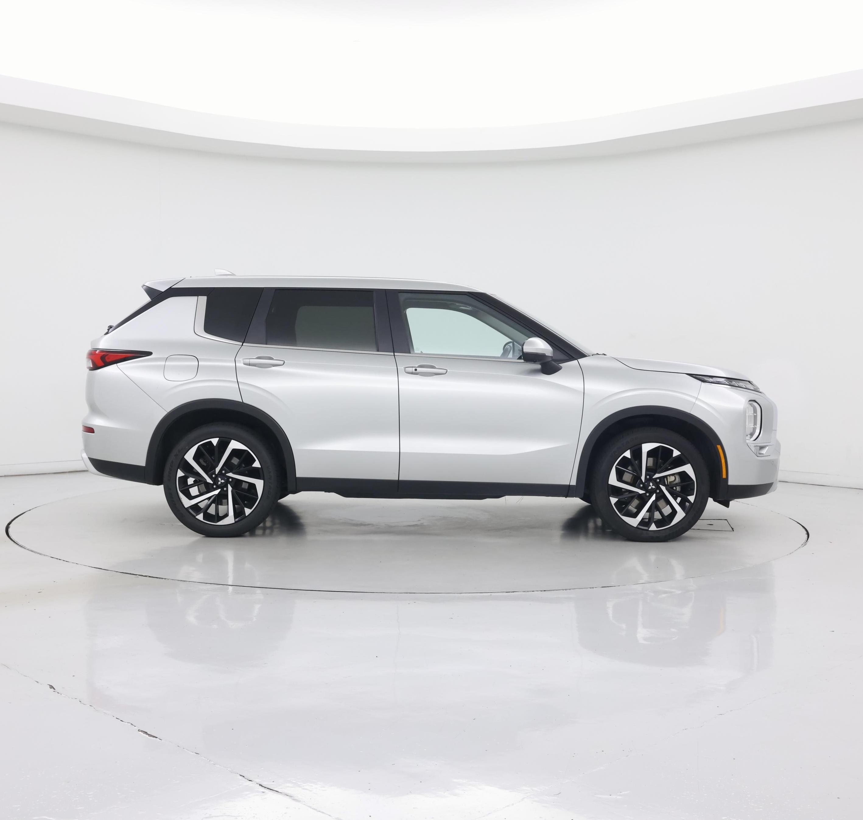 Thumbnail: 2024 Mitsubishi Outlander - 7